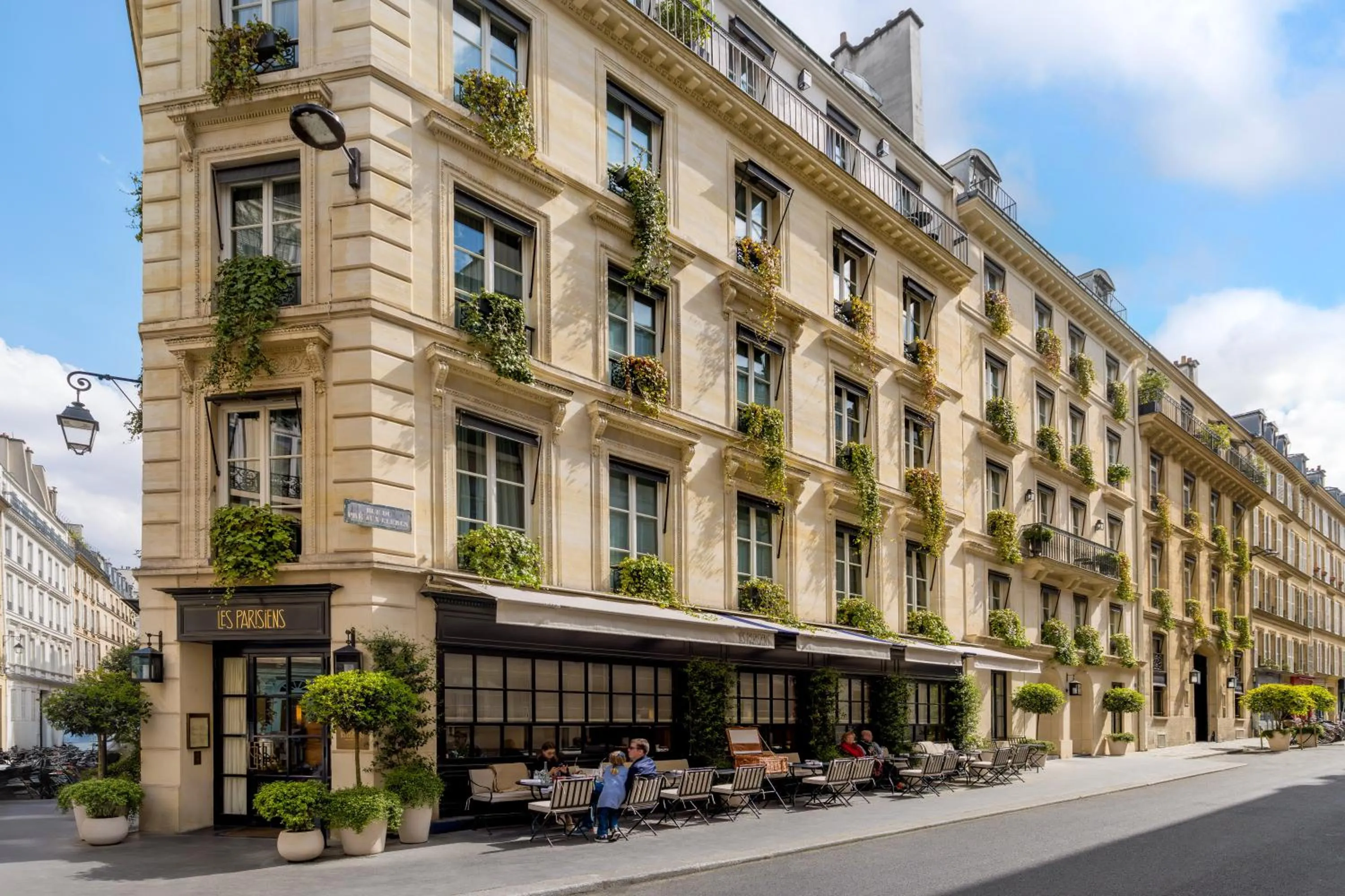 Property building in Pavillon Faubourg Saint-Germain & Spa