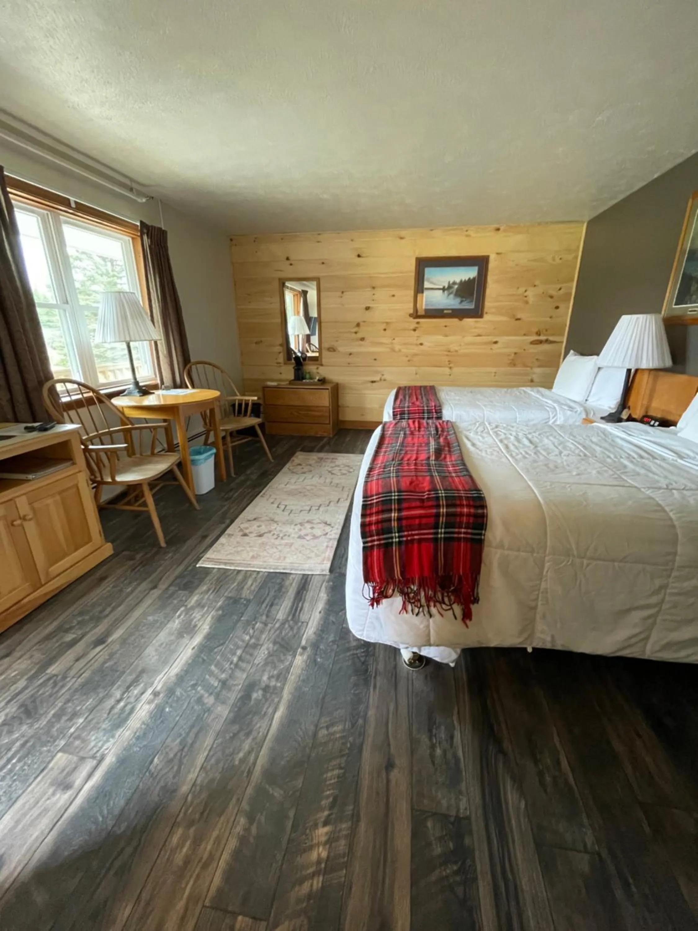 Bed in Spillover Motel and Inn