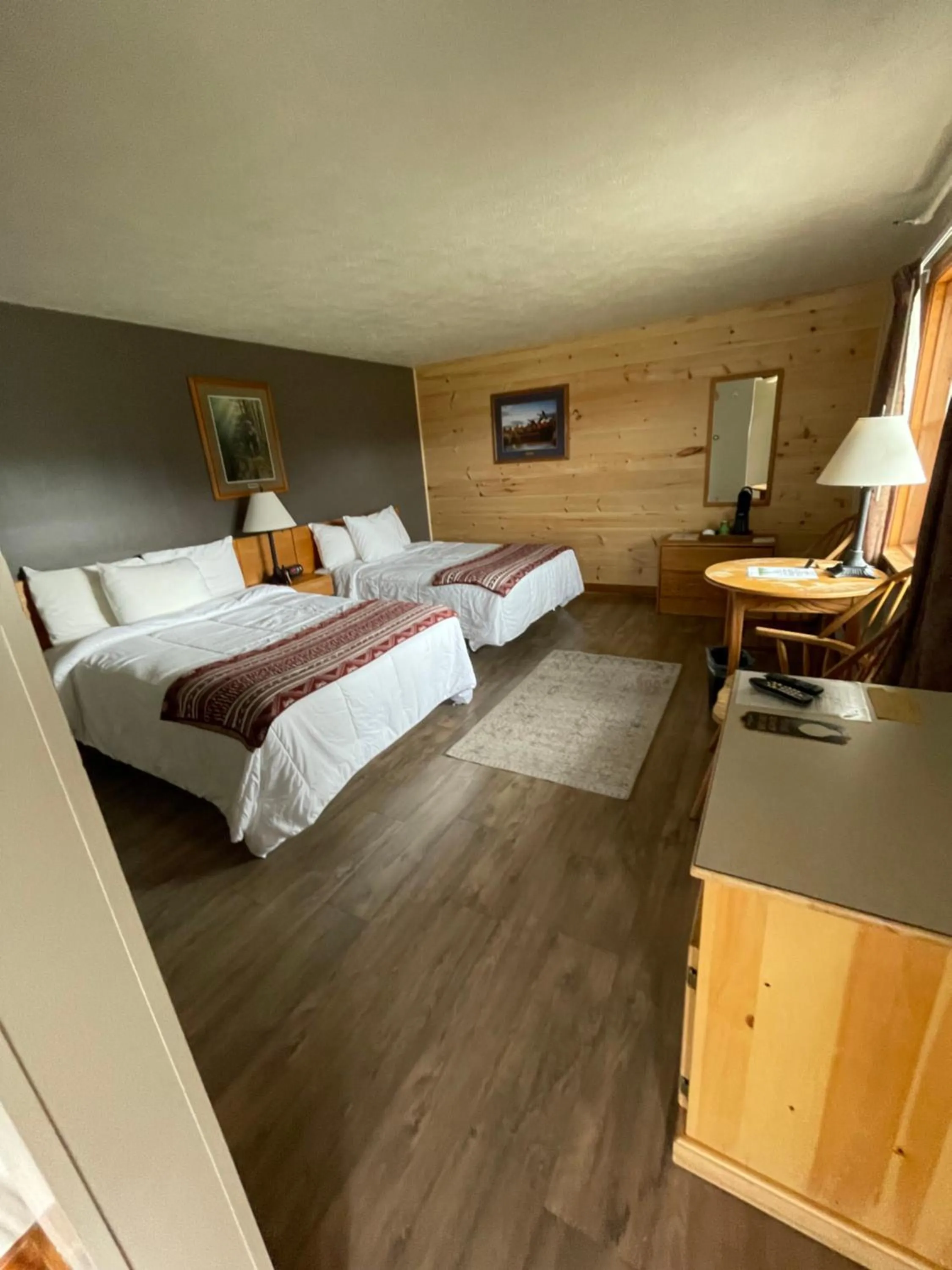 Bed in Spillover Motel and Inn