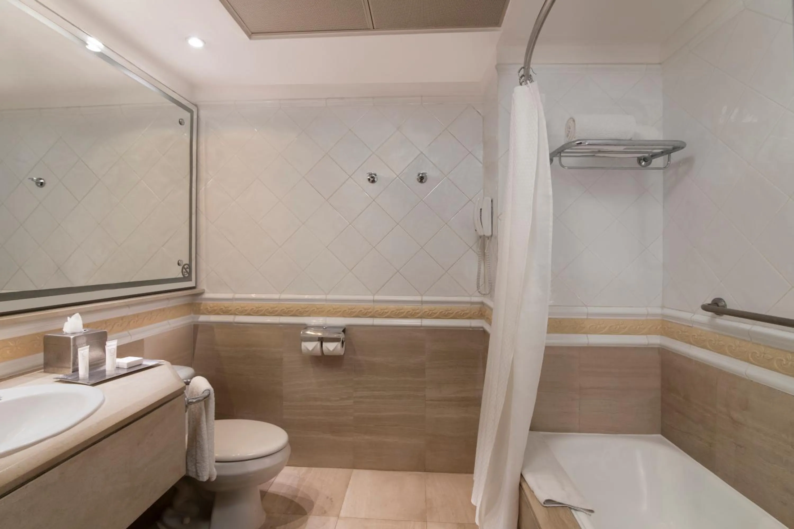 Bathroom in Catalonia Santo Domingo