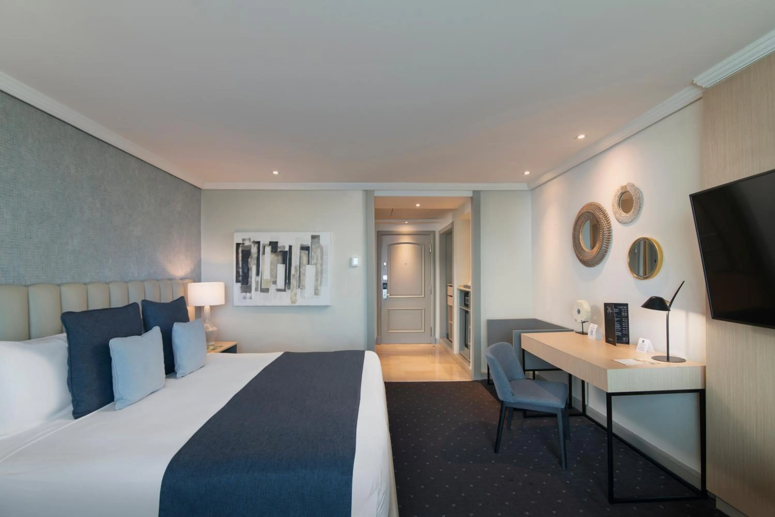 Photo of the whole room, Bed in Catalonia Santo Domingo