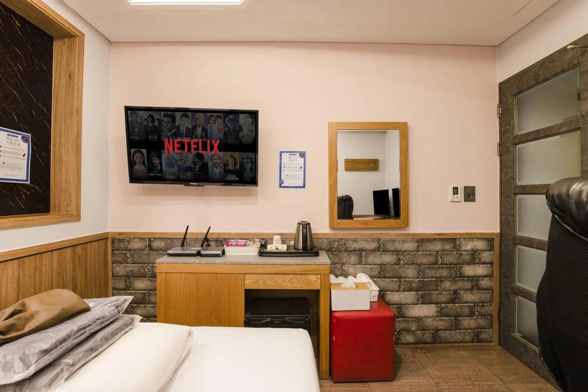 Bedroom, Bed in Yeongdeungpo Komodo Hotel