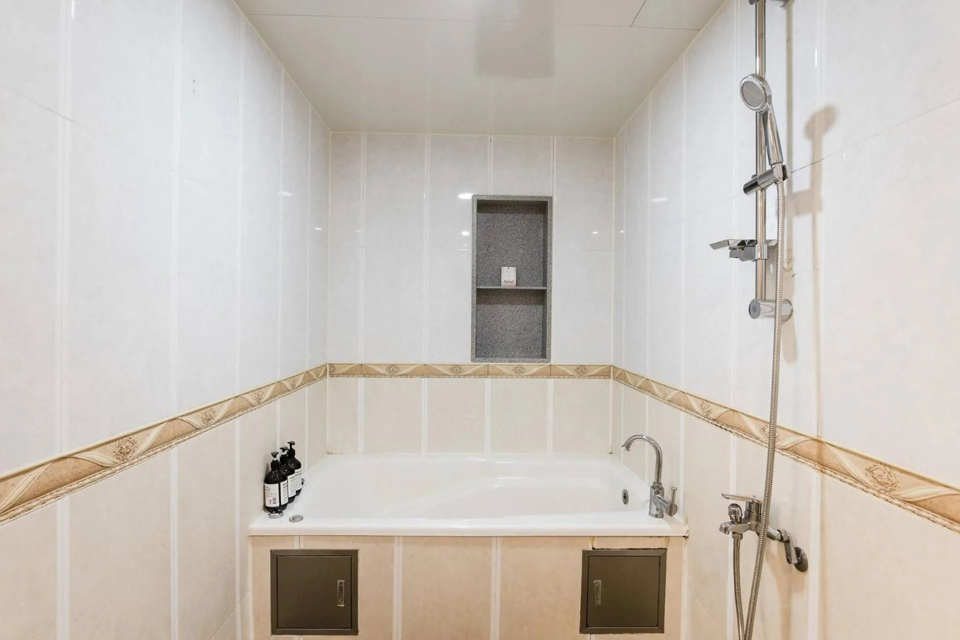 Bath in Yeongdeungpo Komodo Hotel