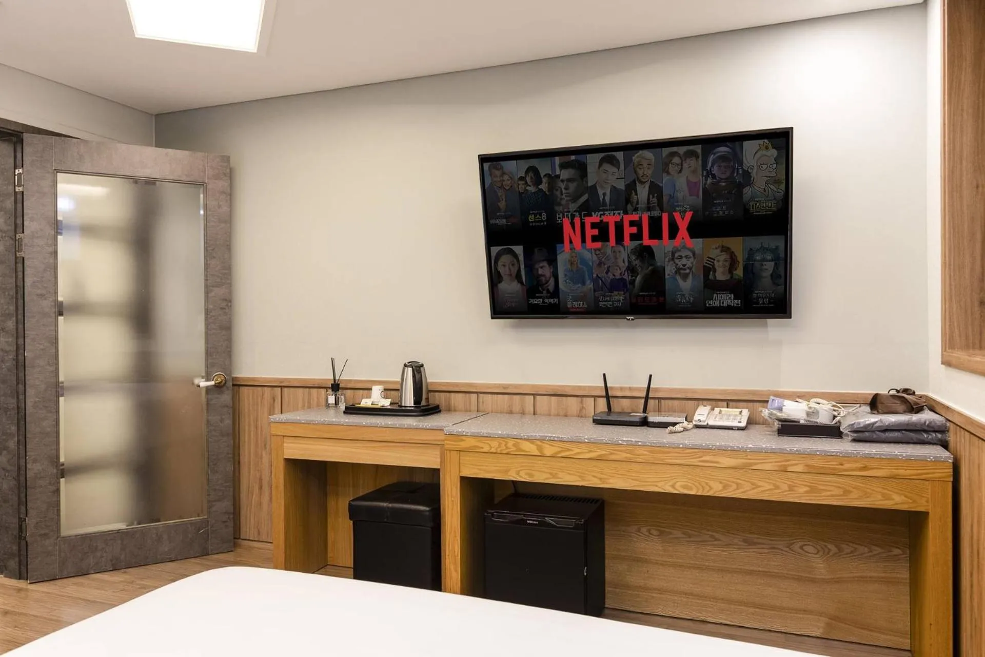 TV and multimedia in Yeongdeungpo Komodo Hotel