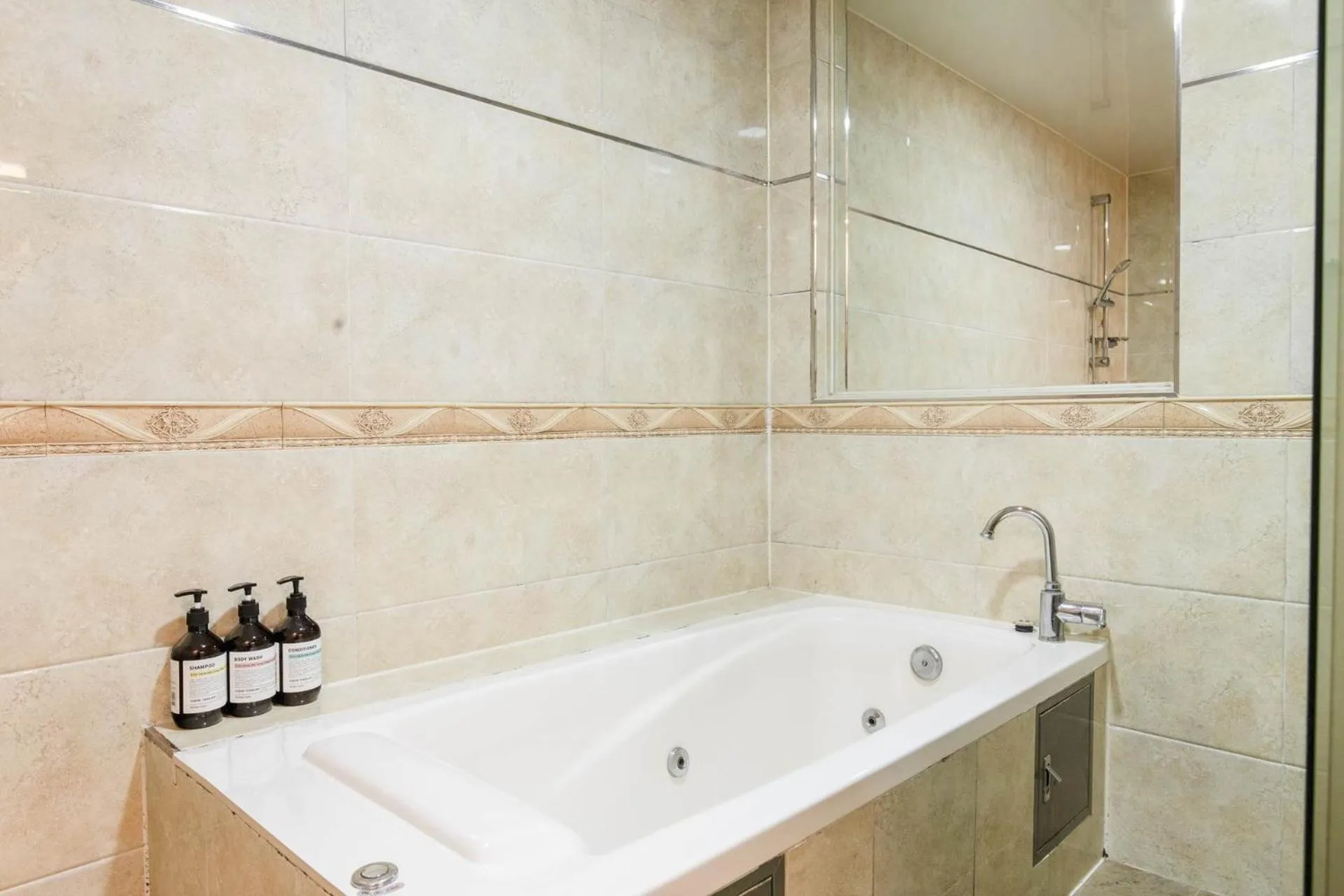 Bath in Yeongdeungpo Komodo Hotel