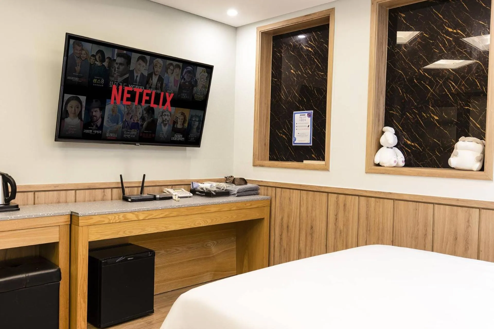 TV and multimedia, Bed in Yeongdeungpo Komodo Hotel