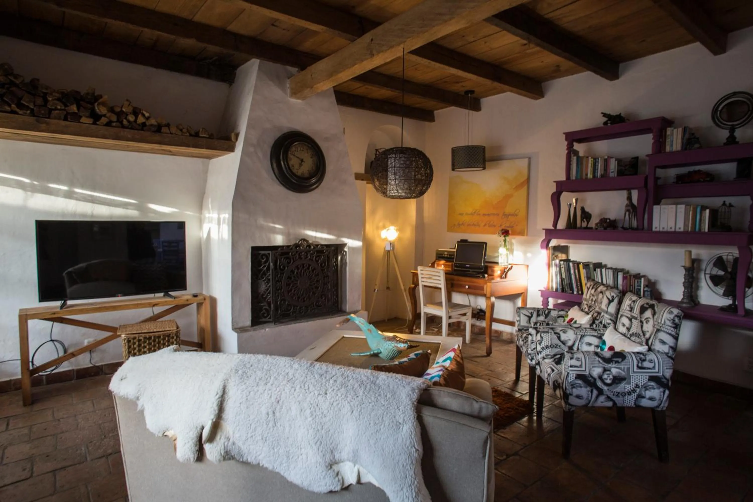 Communal lounge/ TV room in Mexicanos 10 CasaVieja