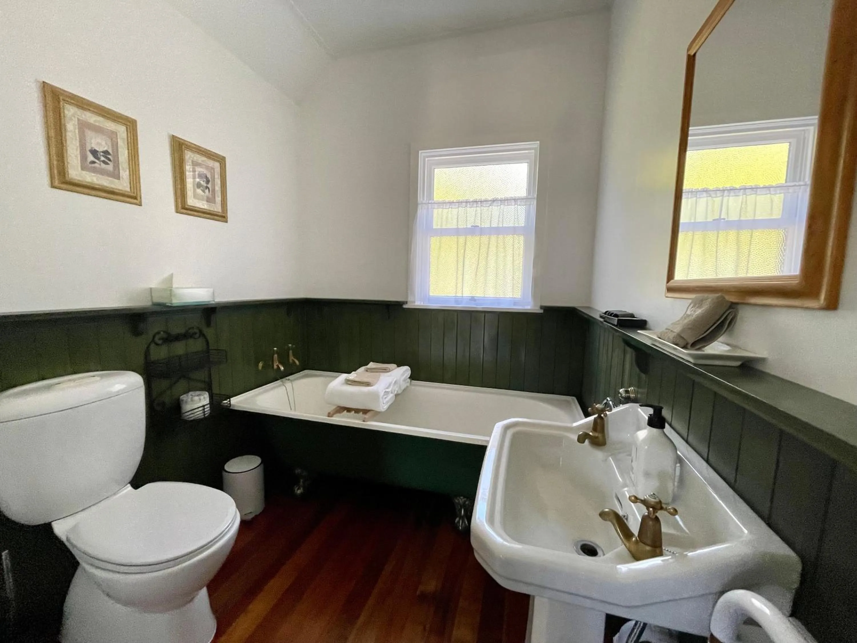 Bathroom in St Leonards Vineyard Cottages