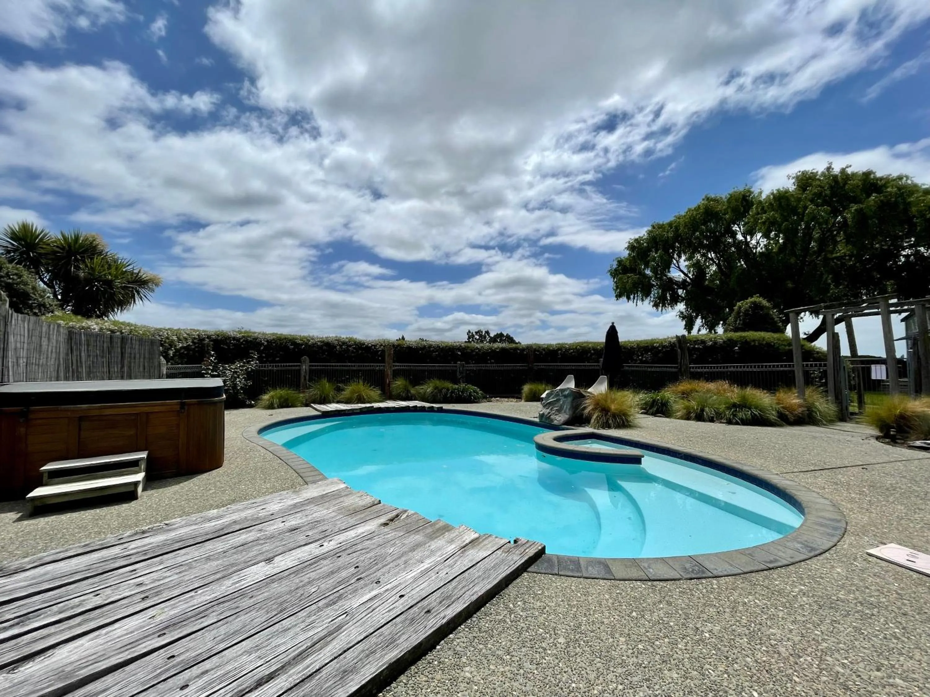 Hot Tub in St Leonards Vineyard Cottages