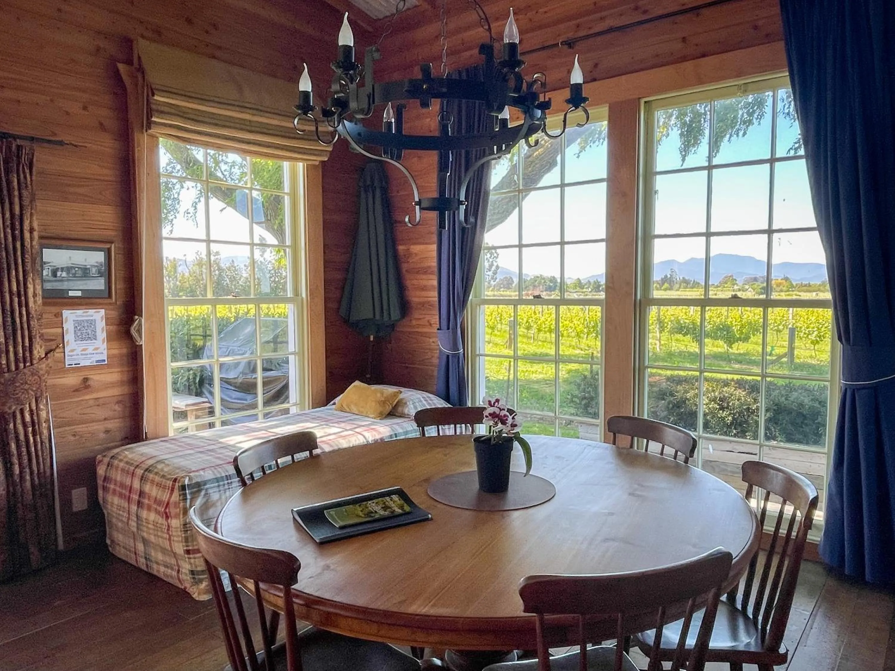 Dining area in St Leonards Vineyard Cottages