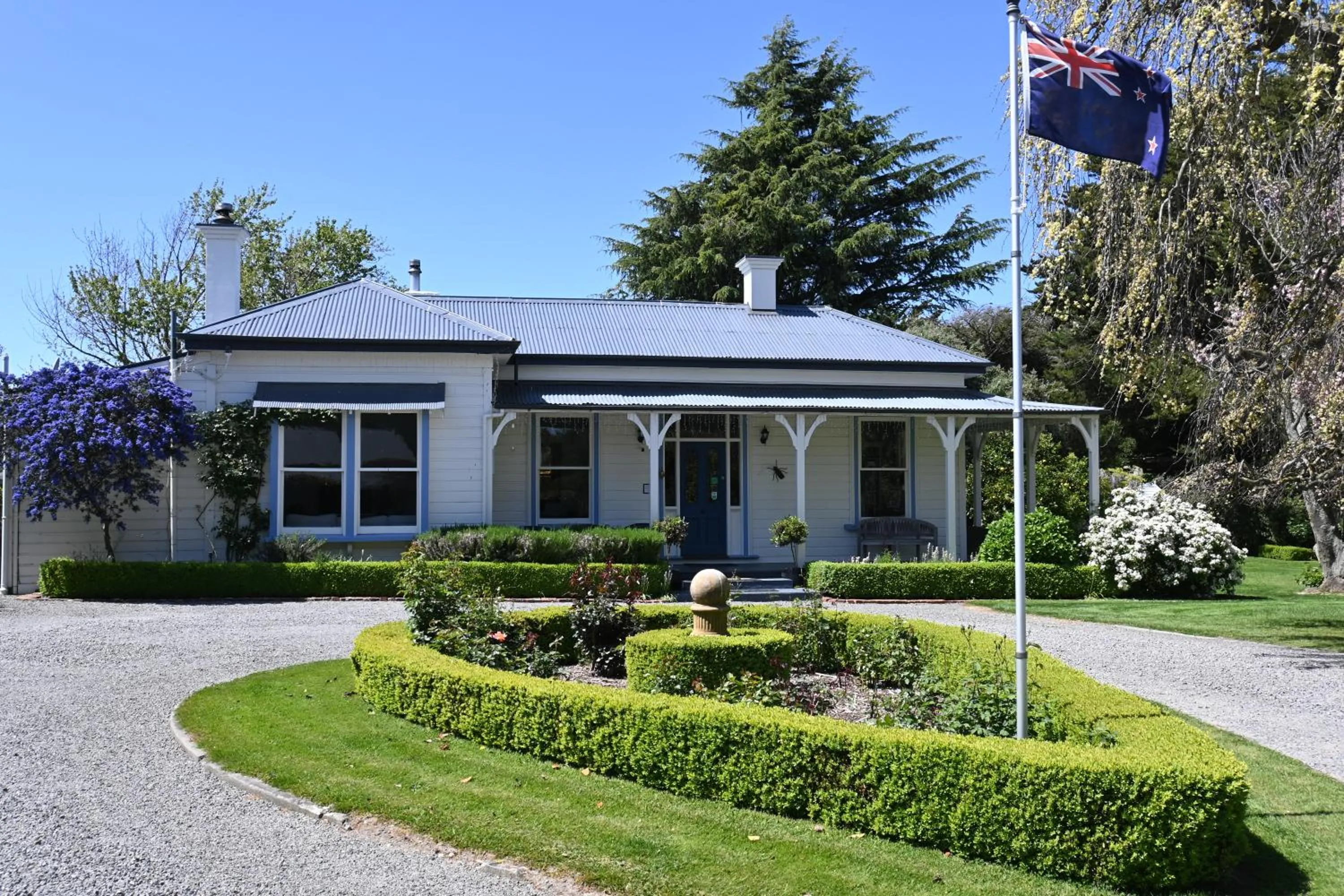 Property building in St Leonards Vineyard Cottages