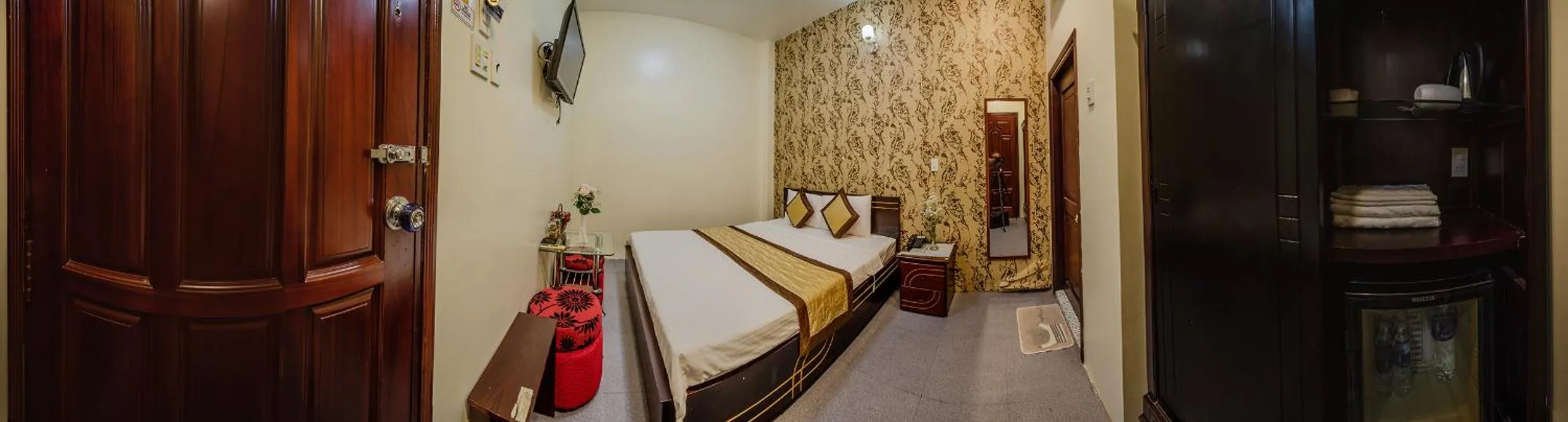 Photo of the whole room, Bed in Dong Bao Hotel