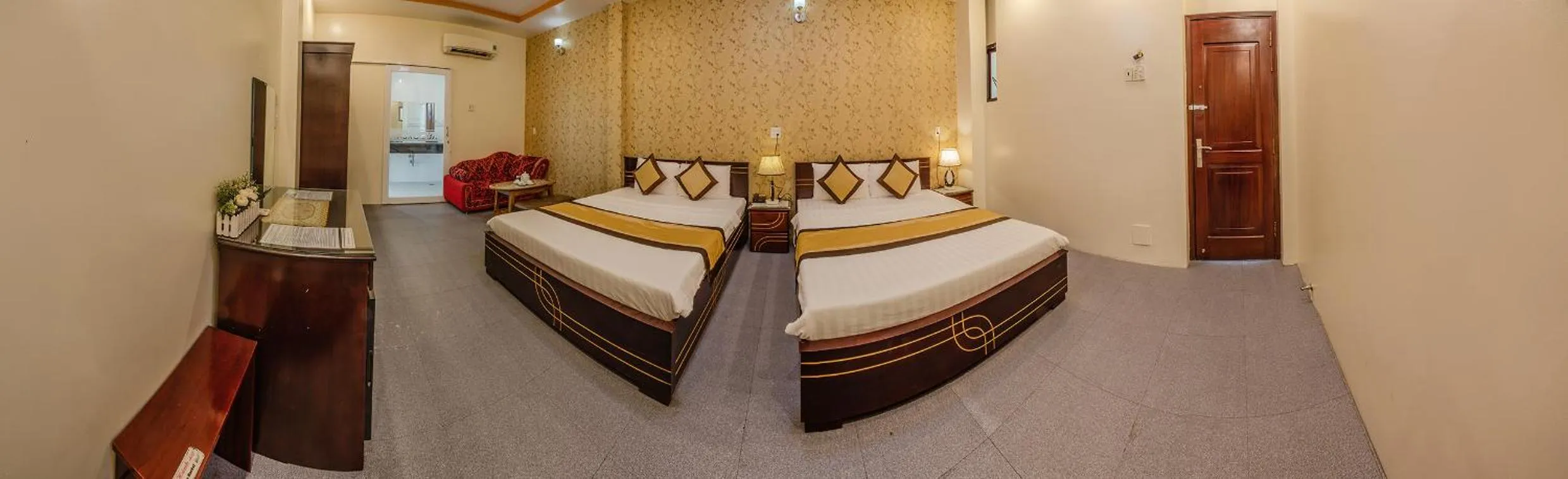 Photo of the whole room, Bed in Dong Bao Hotel