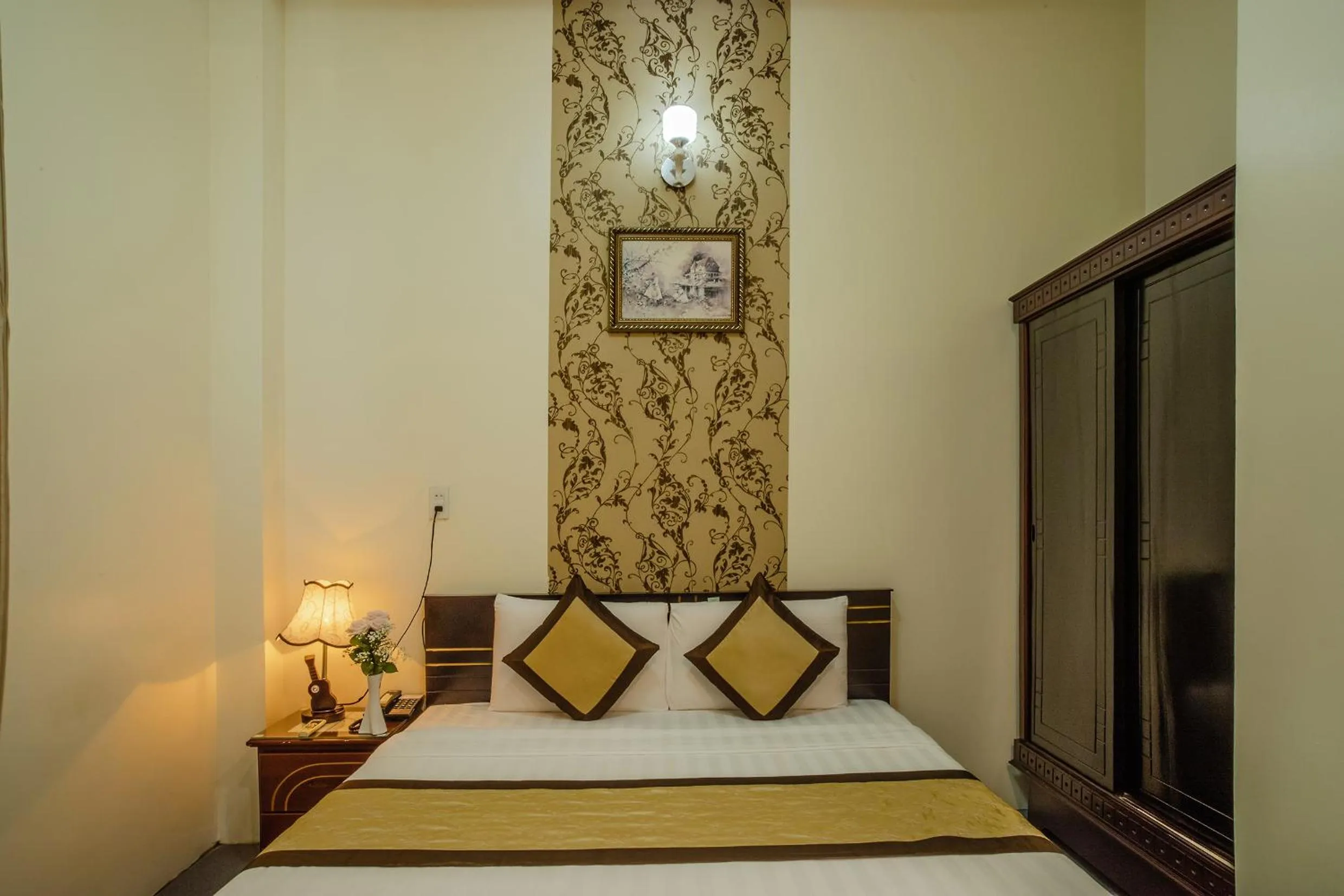 Bedroom, Bed in Dong Bao Hotel