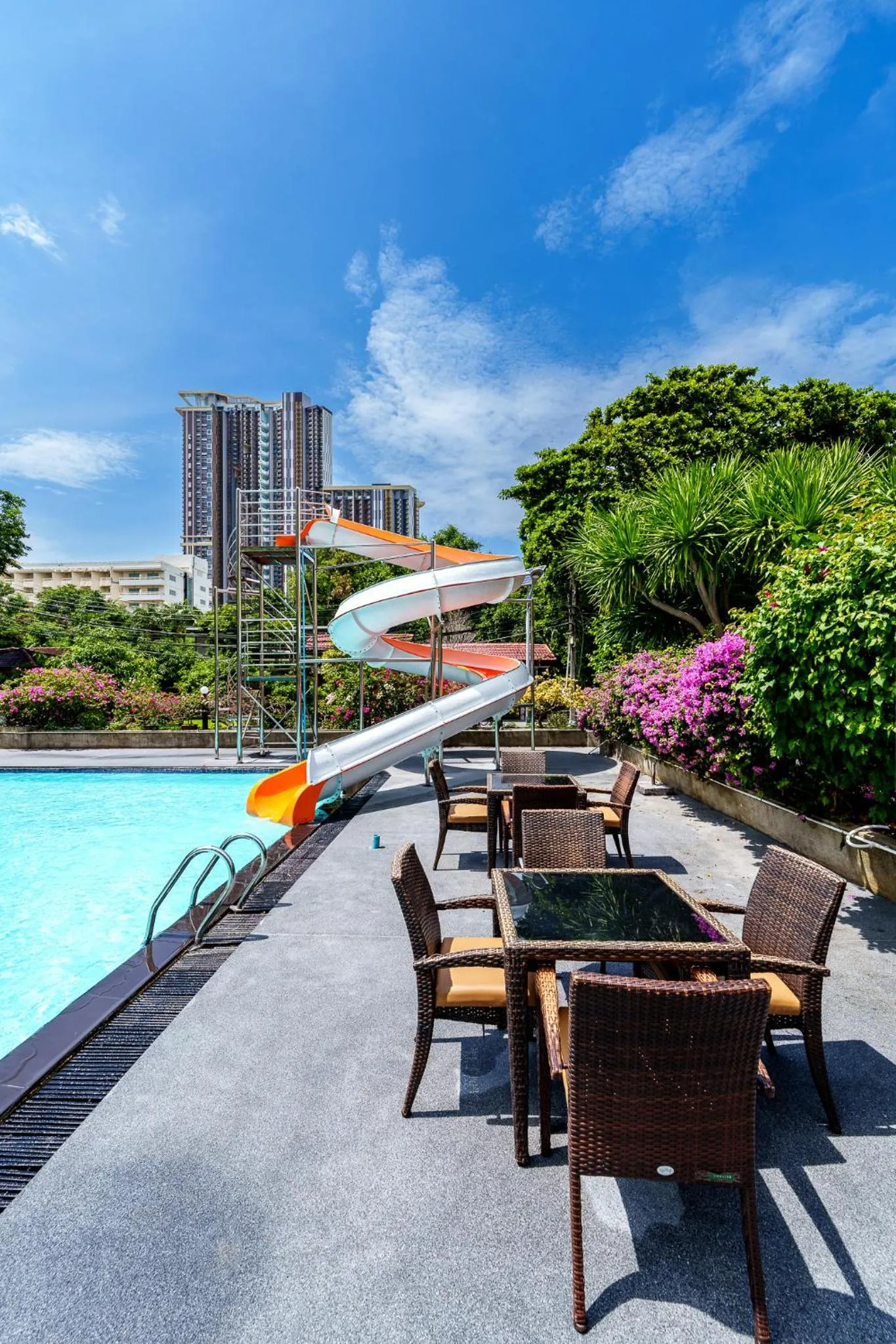 Swimming pool in Villa Navin Beach Residence