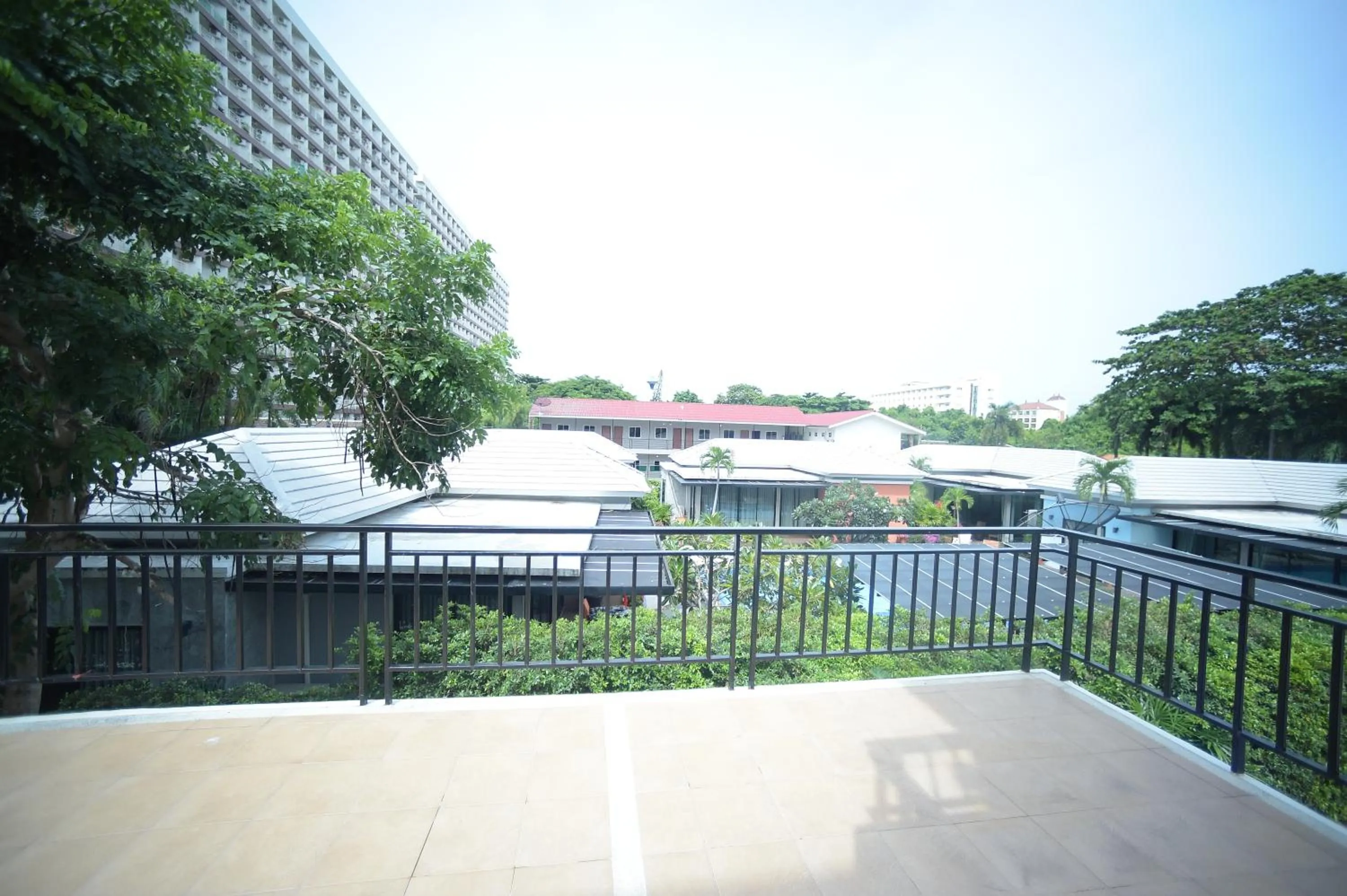 Garden view in Villa Navin Beach Residence