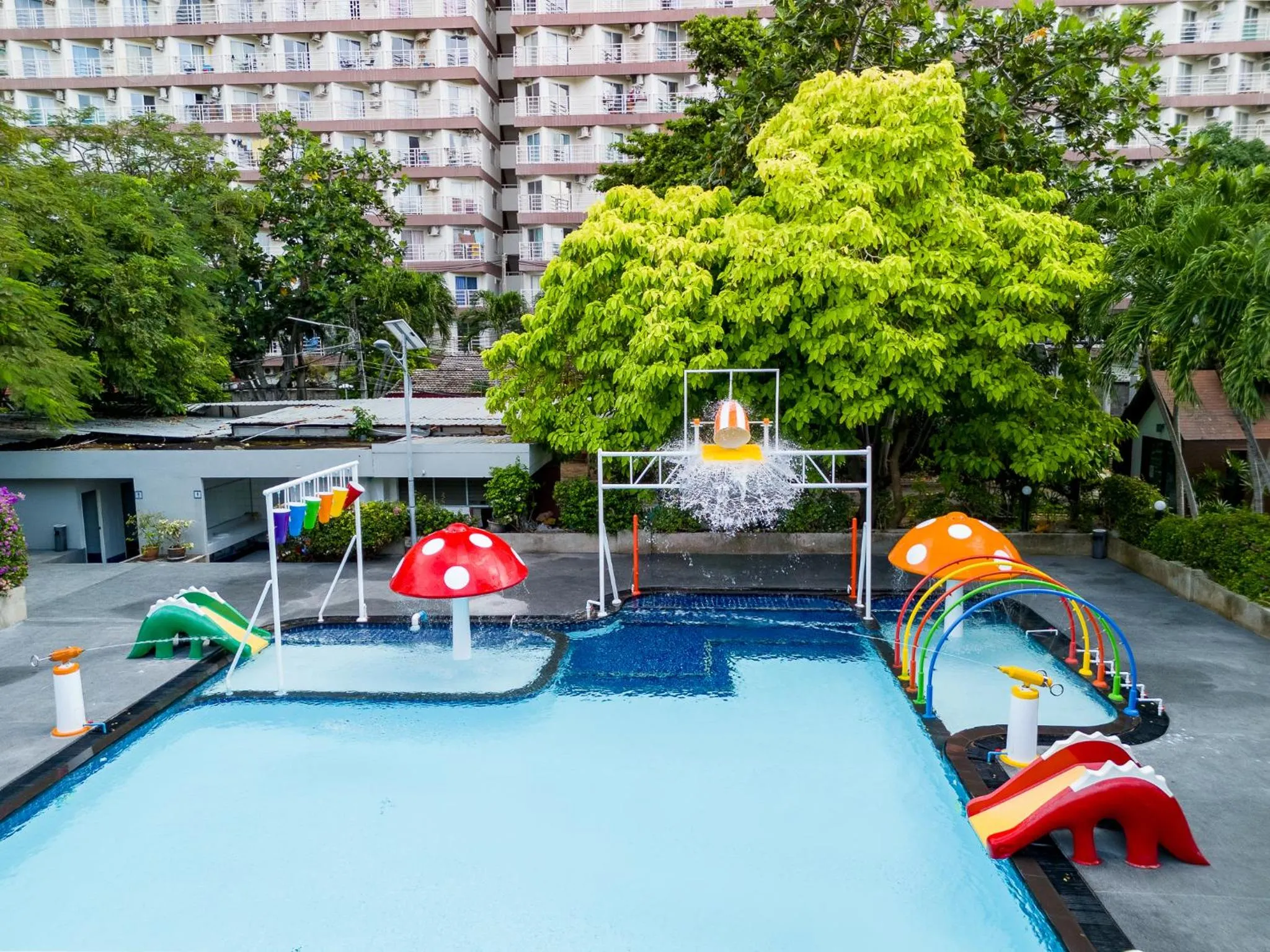 Swimming pool in Villa Navin Beach Residence