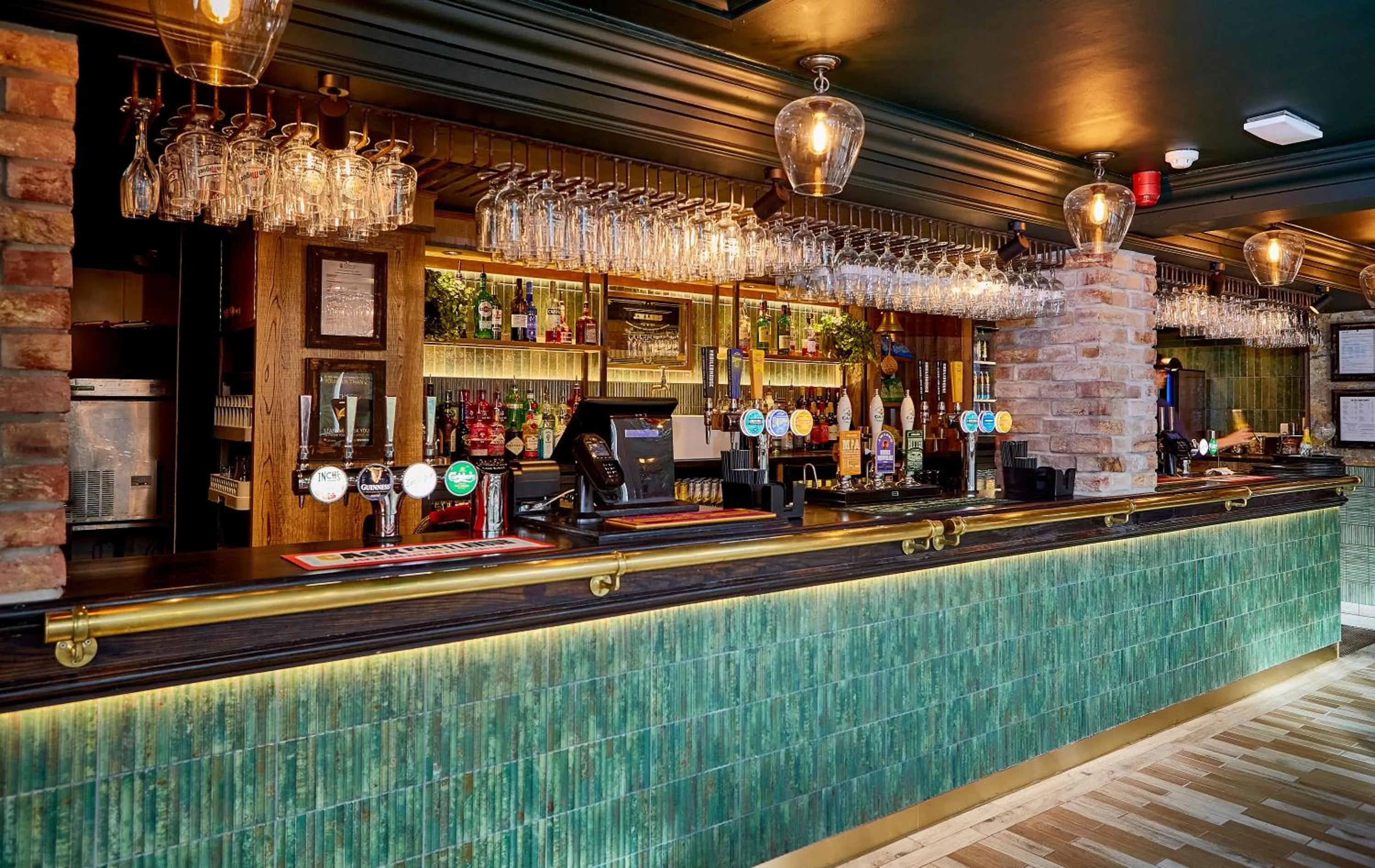 Lounge or bar in The Boathouse Inn & Riverside Rooms