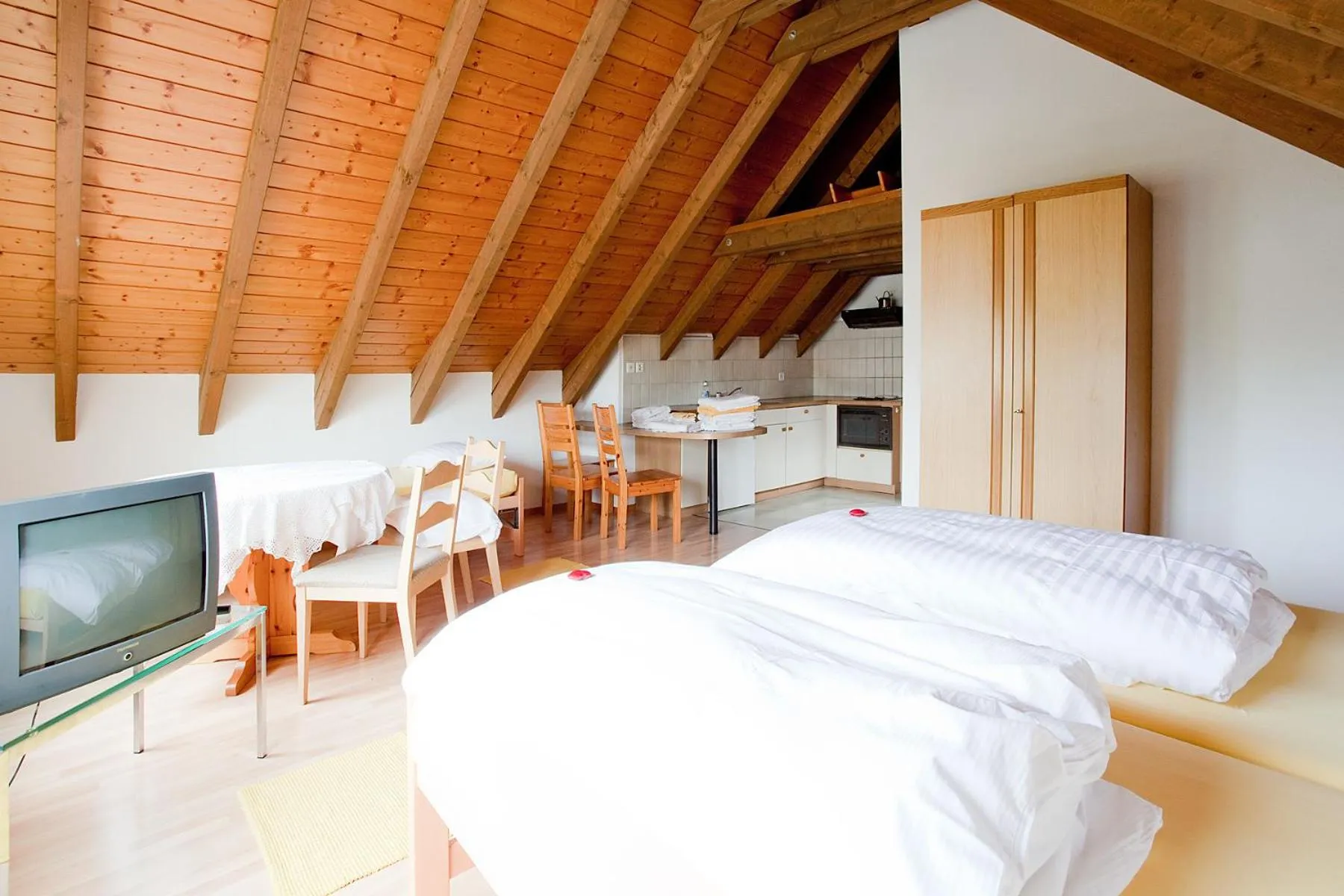 Photo of the whole room in Freihof Embrach