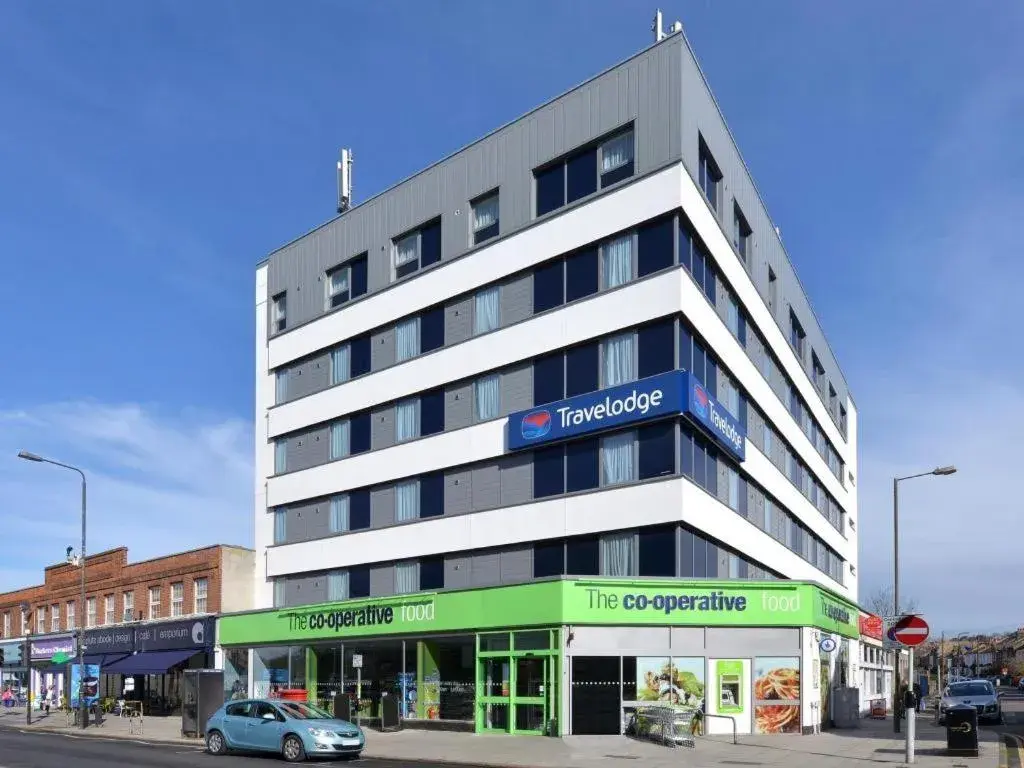 Travelodge London Raynes Park Travelodge London Raynes Park