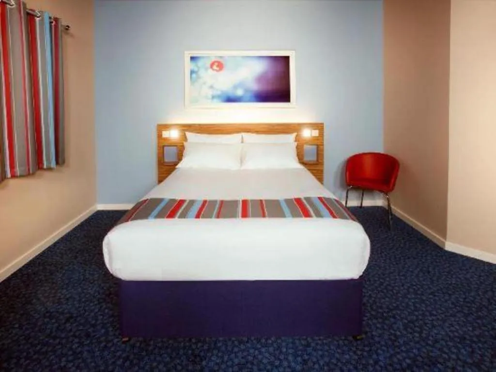 Bed in Travelodge Newcastle Whitemare Pool