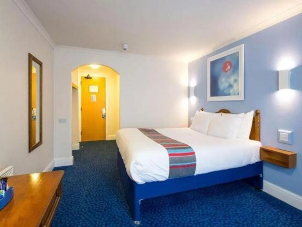 Bed in Travelodge Perth A9