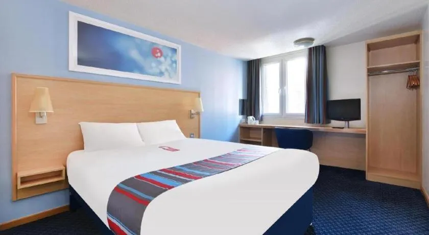 Bed in Travelodge Birmingham Maypole