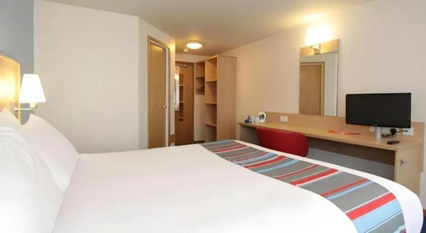 Bed in Travelodge Aberdeen Bucksburn