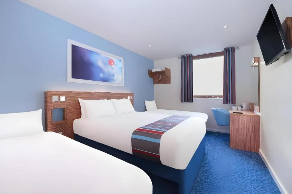 Bed in Travelodge Cardiff M4