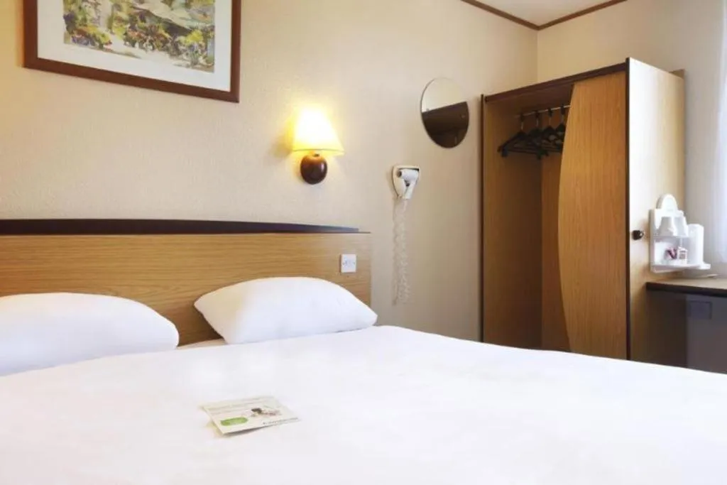 Bed in Travelodge Washington A1 (M) Northbound