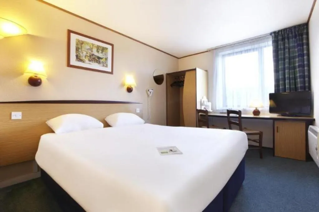 Bed in Travelodge Washington A1 (M) Northbound