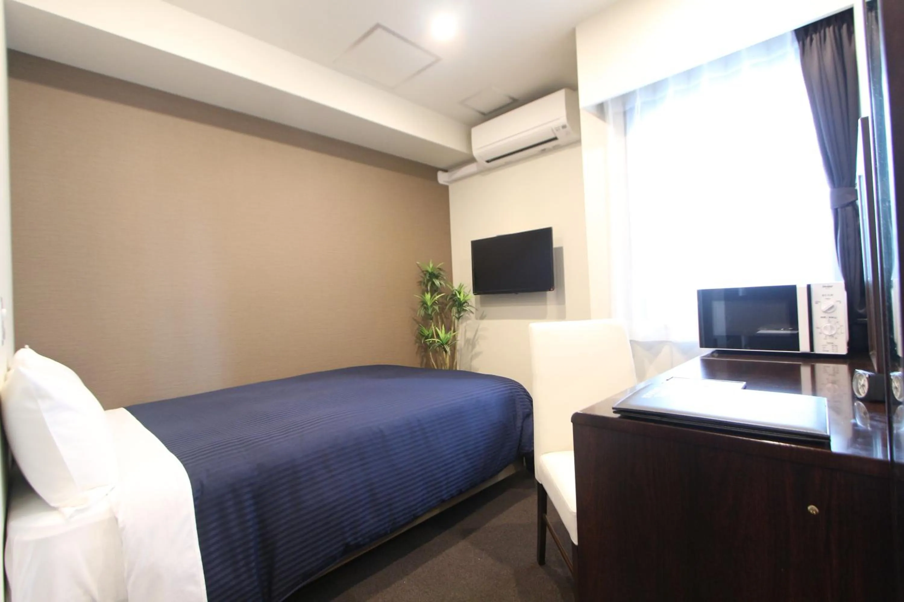 Photo of the whole room, Bed in HOTEL LiVEMAX Higashi Ginza