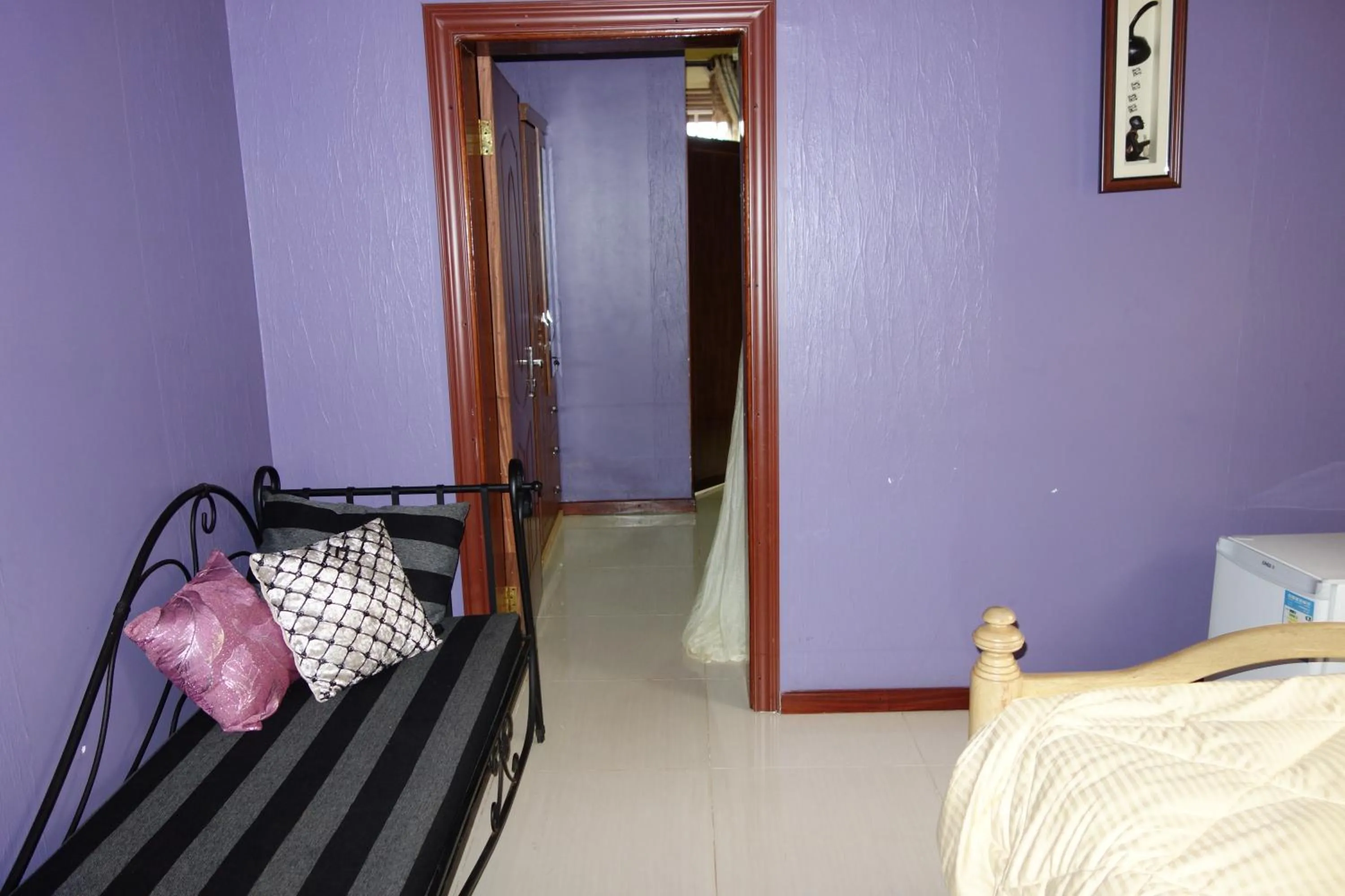 Seating area, Bed in Impala Suites