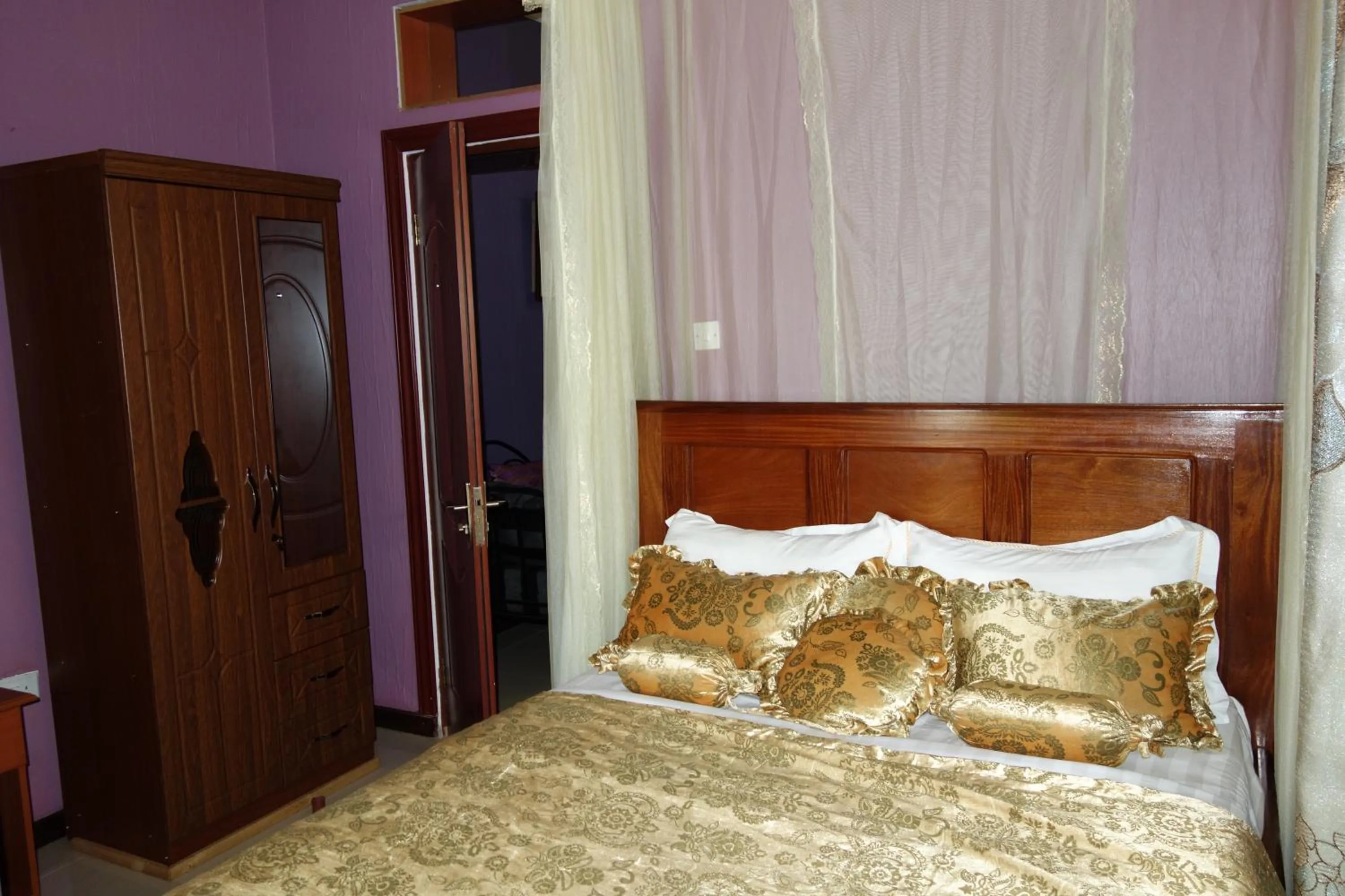 bunk bed, Bed in Impala Suites