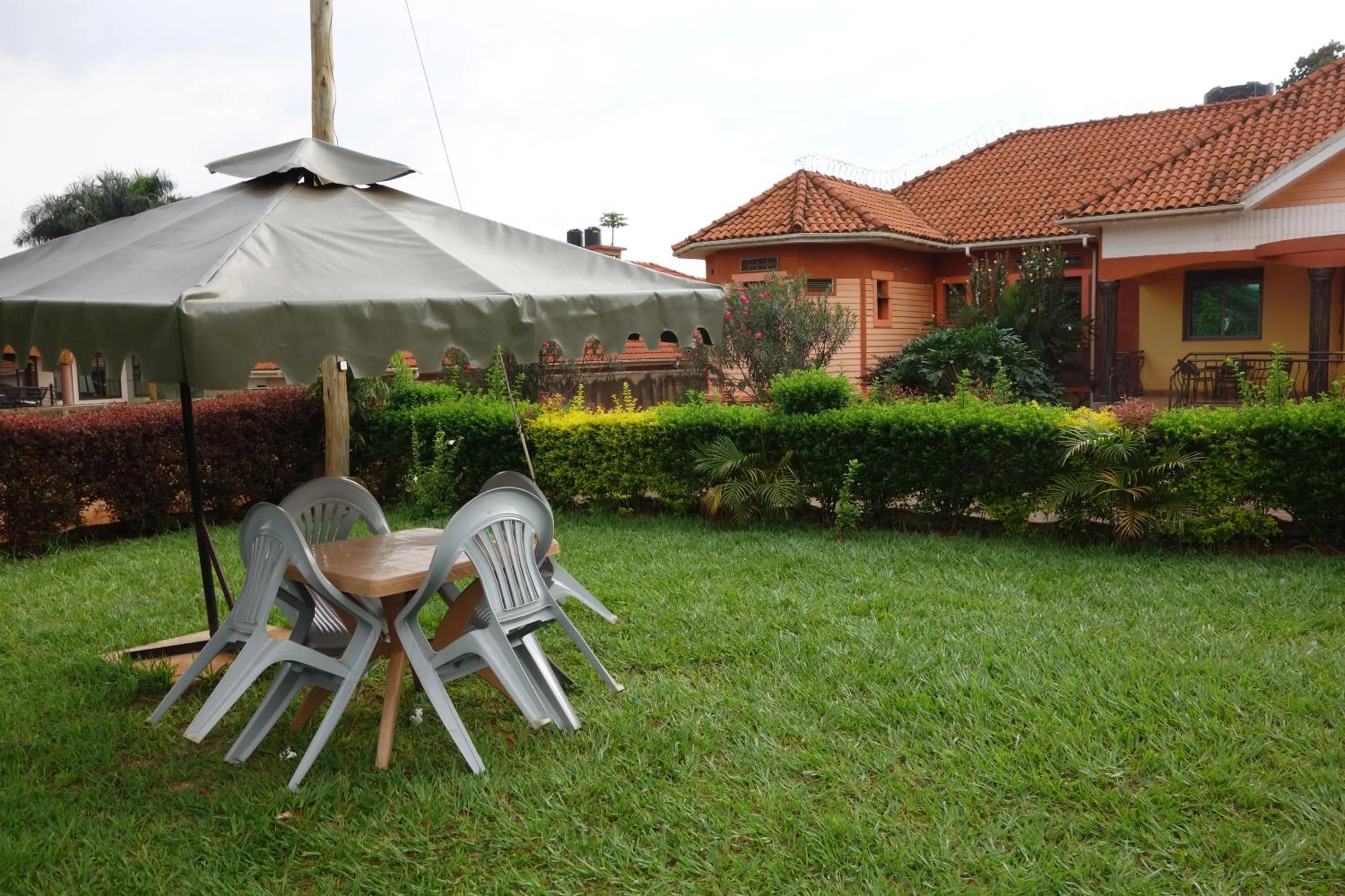 Restaurant/places to eat in Impala Suites