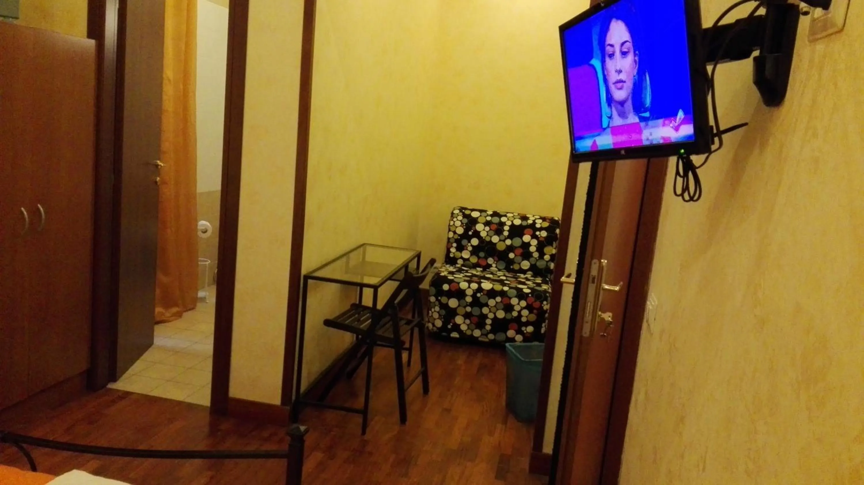 Communal lounge/ TV room in Residenza Laterano