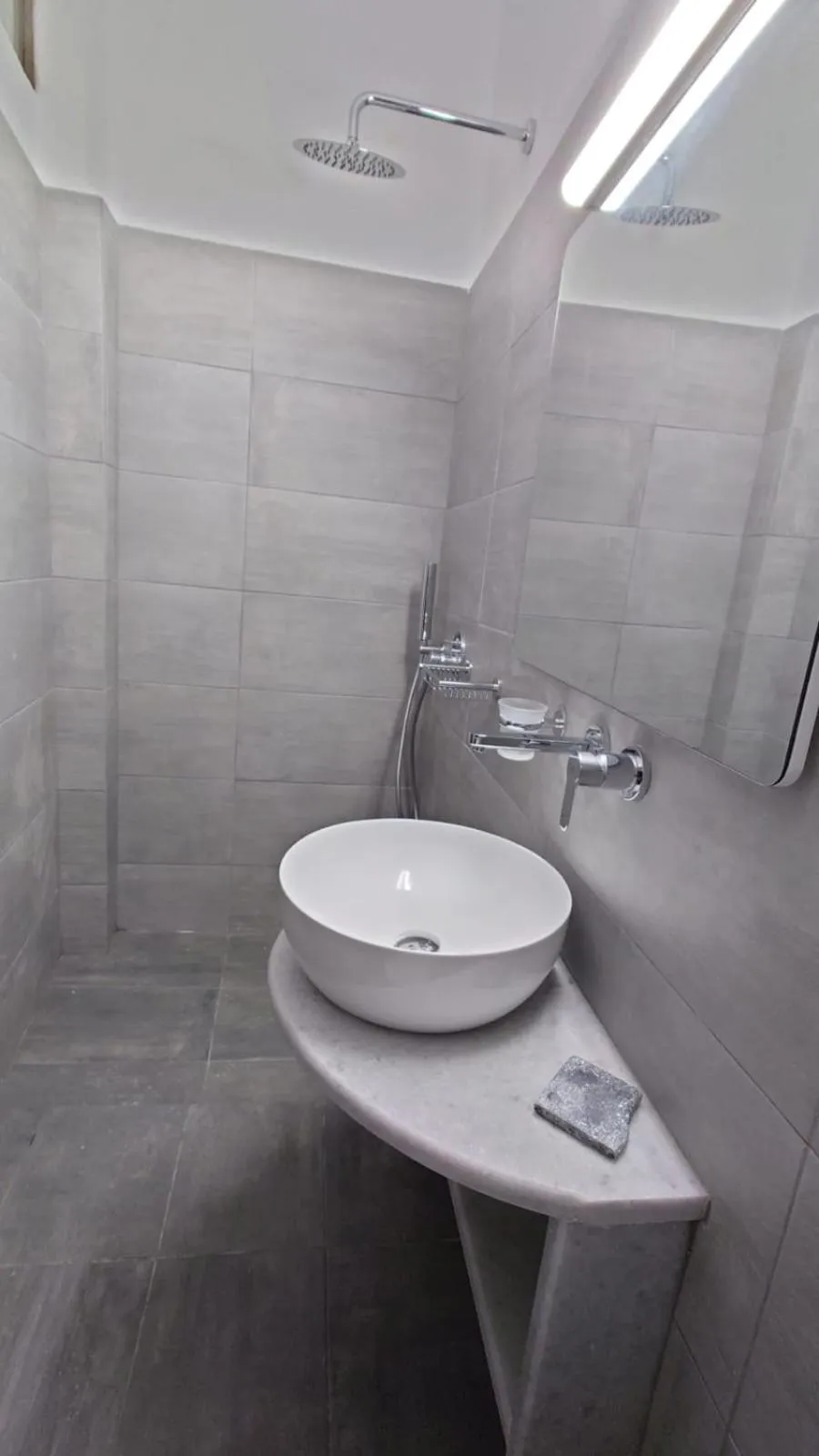 Shower in Heliotopos