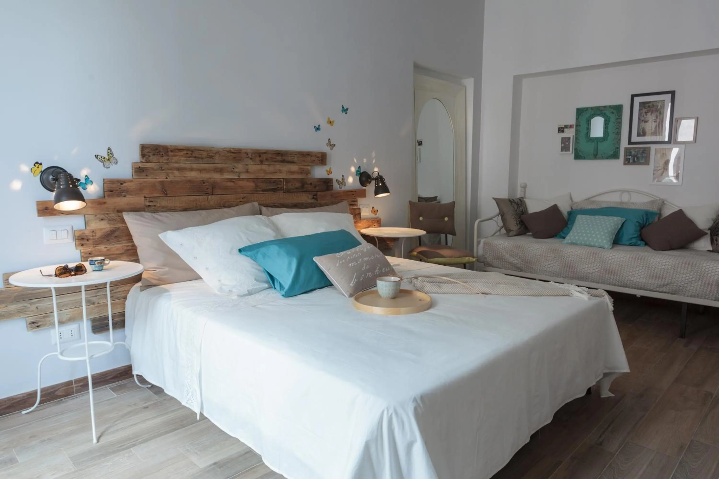 Photo of the whole room, Bed in Maison Coquette