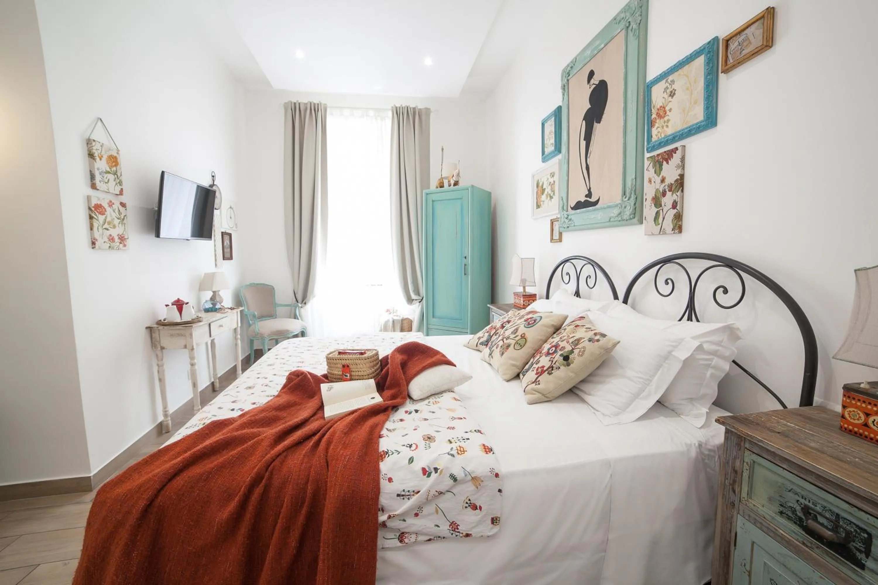 Photo of the whole room, Bed in Maison Coquette