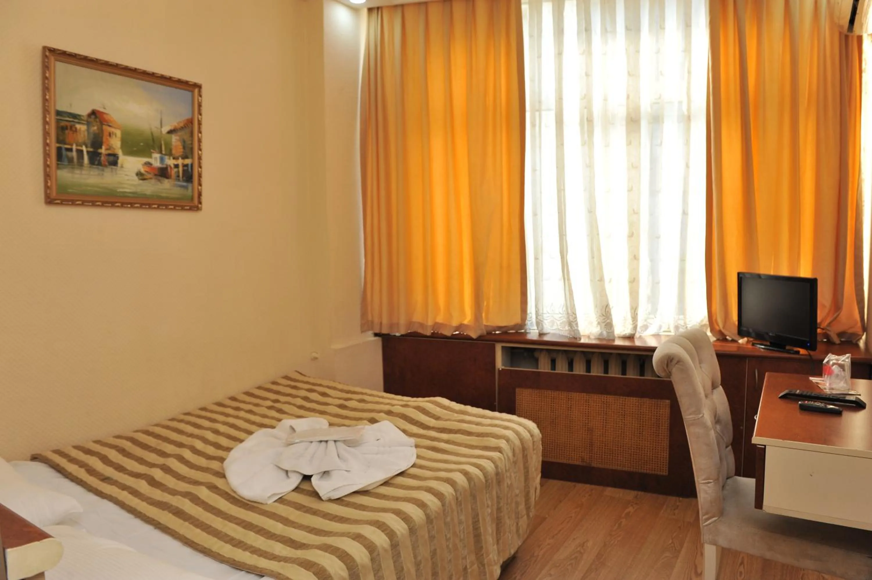 Photo of the whole room, Bed in Turvan Hotel