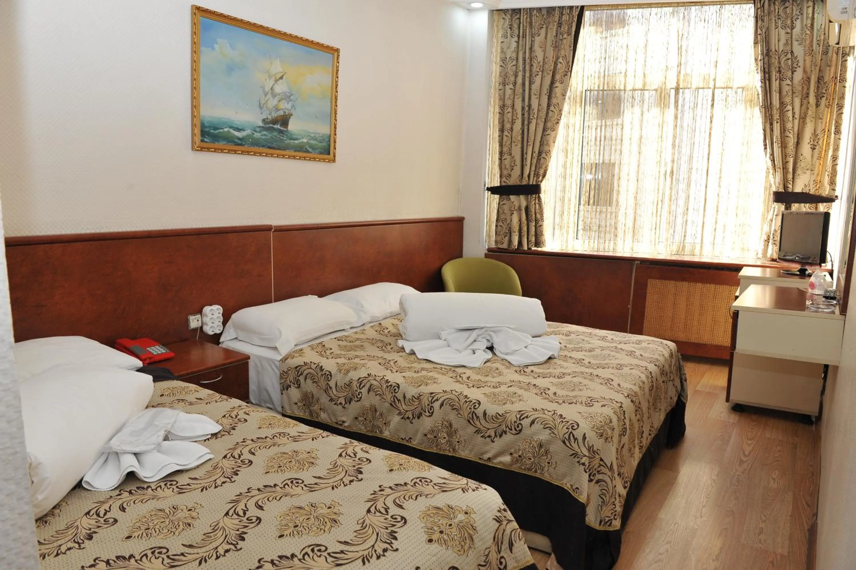 Photo of the whole room, Bed in Turvan Hotel