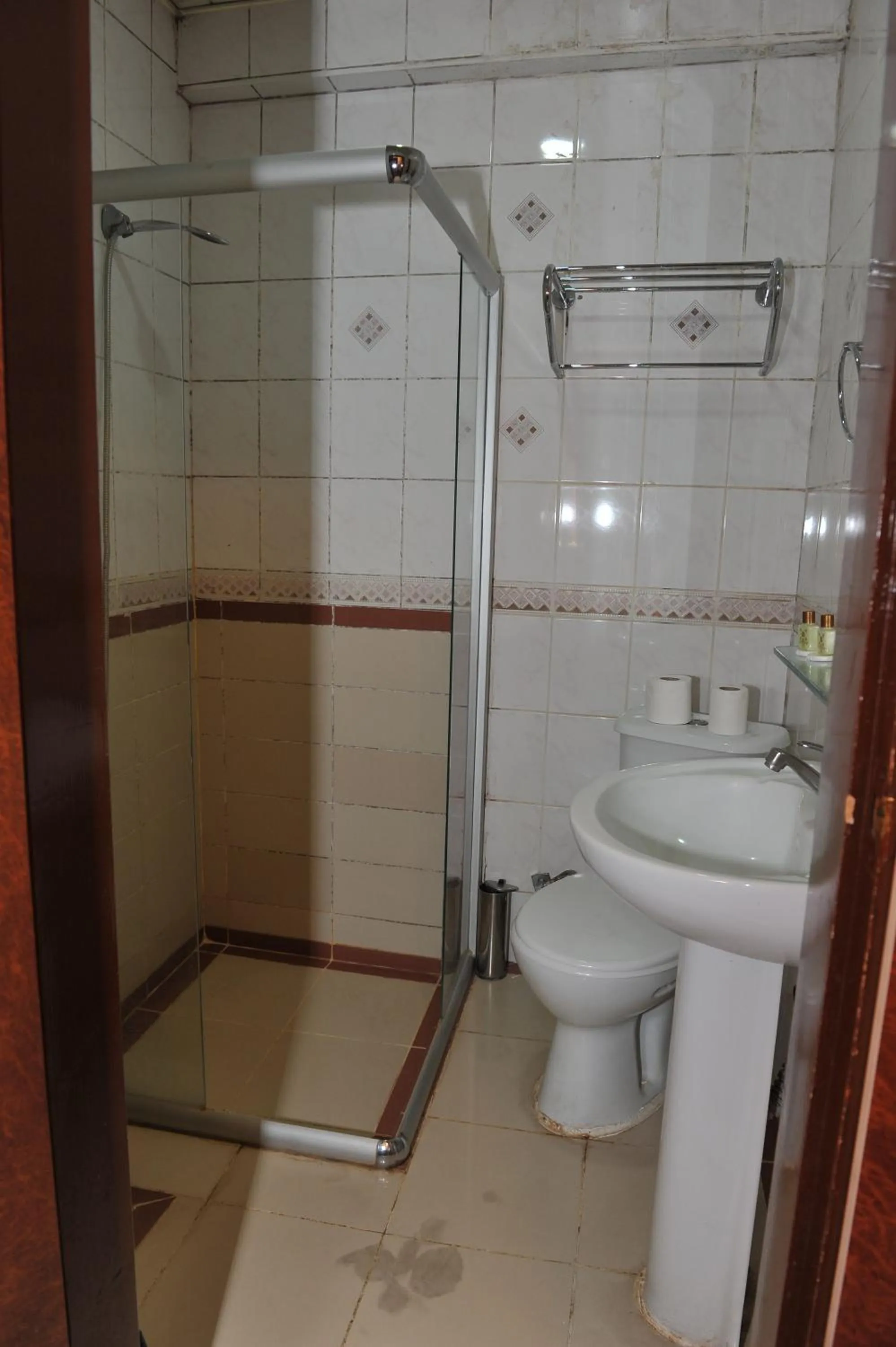 Bathroom in Turvan Hotel