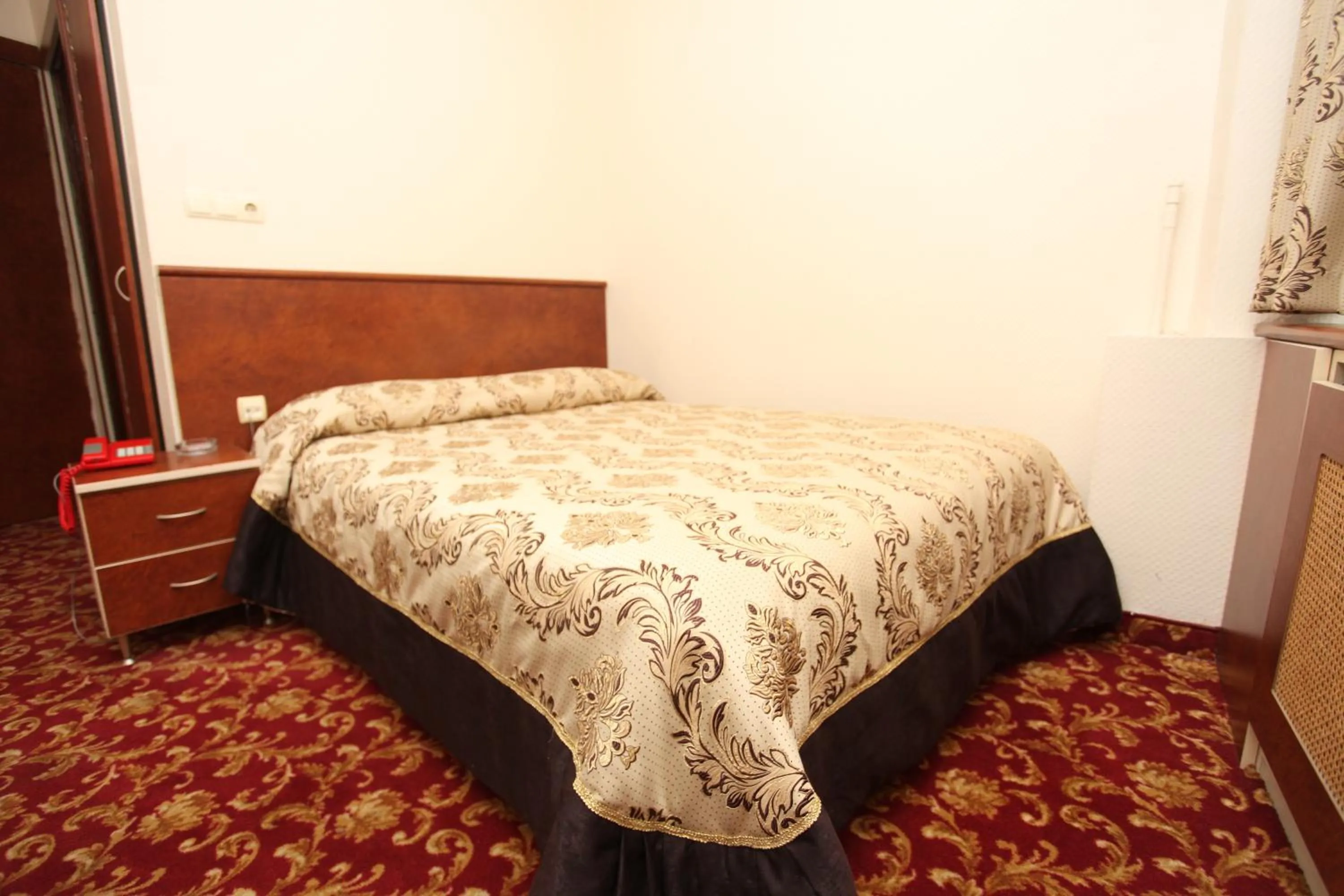 Bed in Turvan Hotel