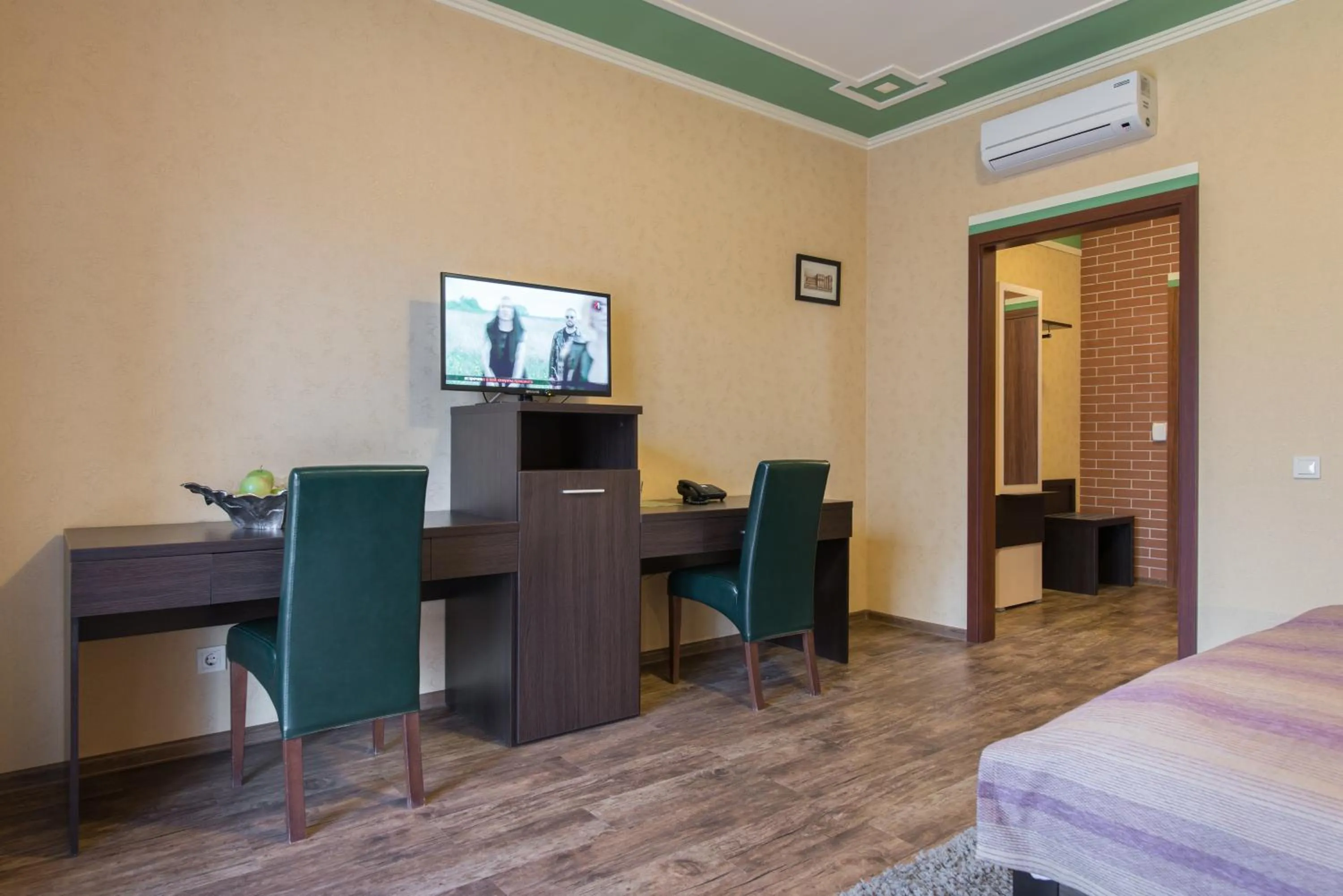 Photo of the whole room, Bed in Green Villa