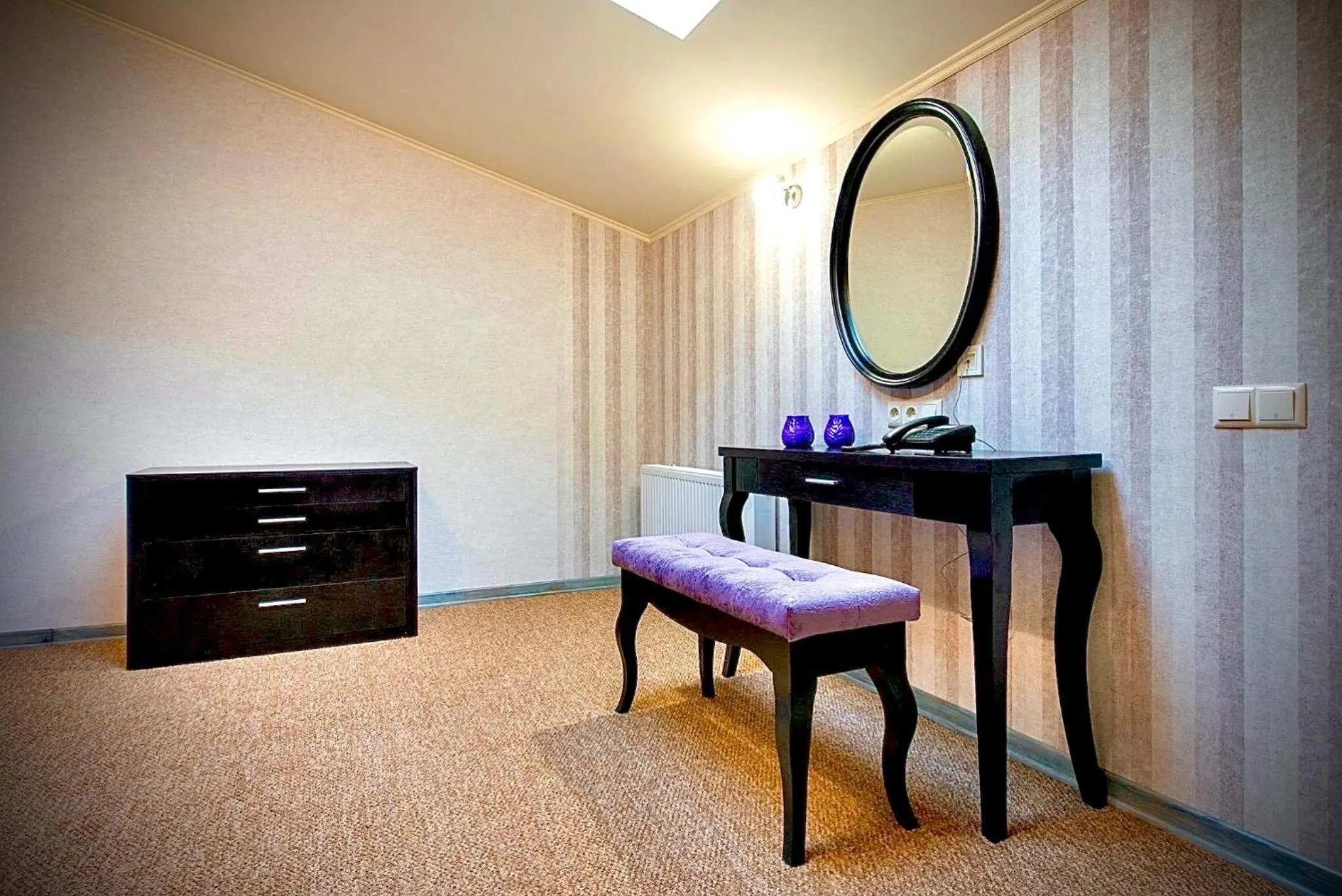 Photo of the whole room in Green Villa