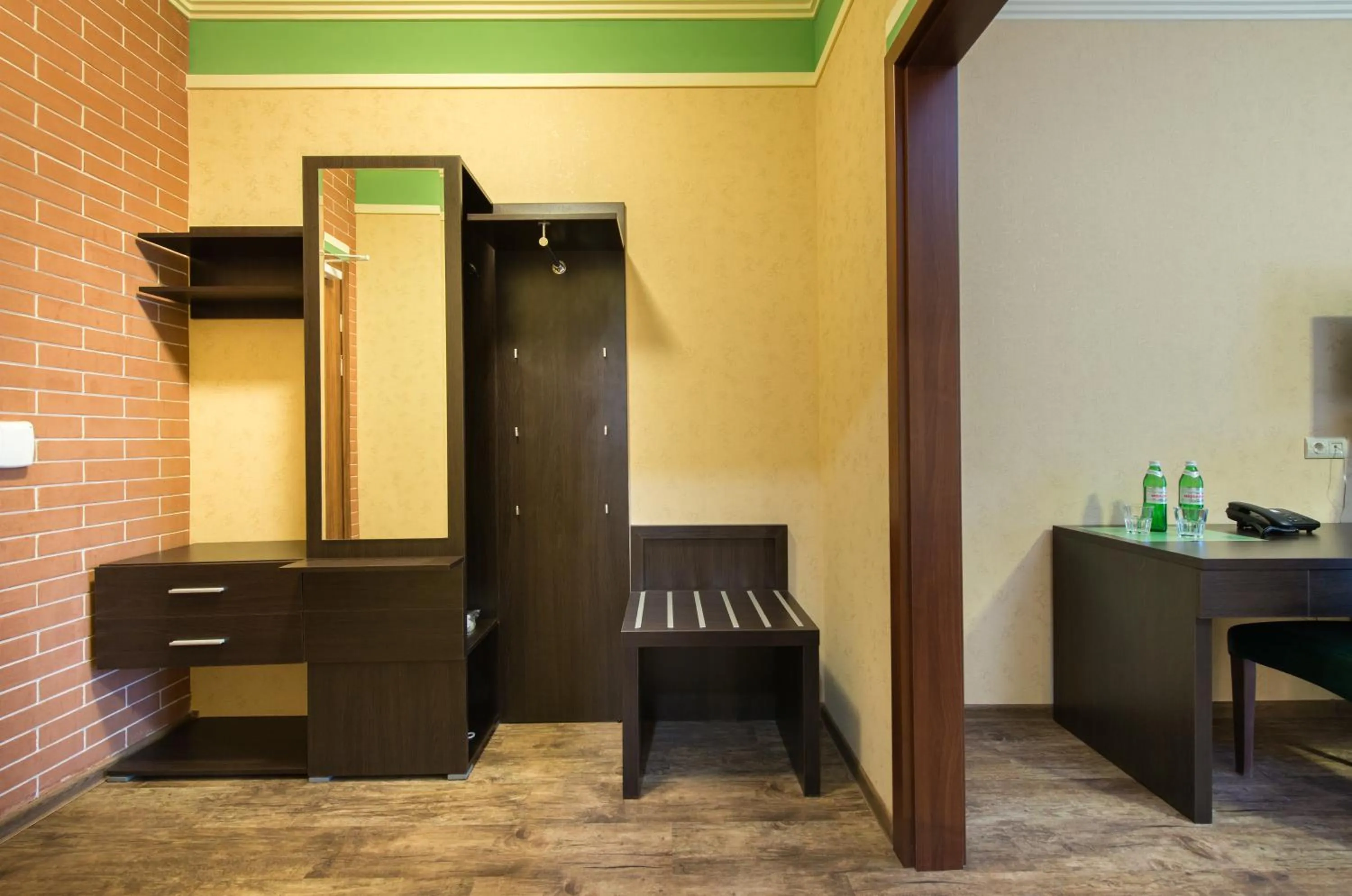 Photo of the whole room in Green Villa