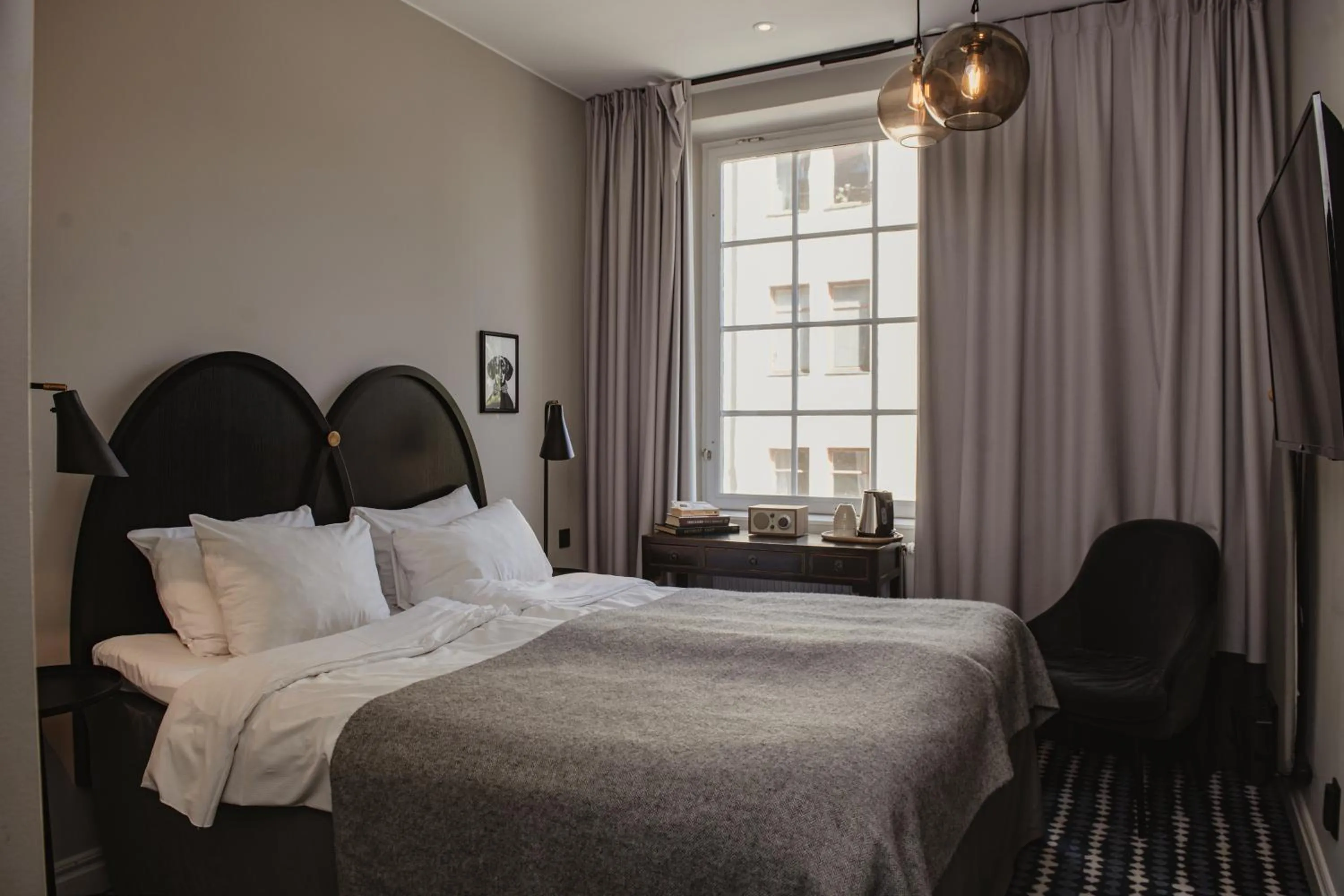Property building, Bed in Home Hotel Borgen