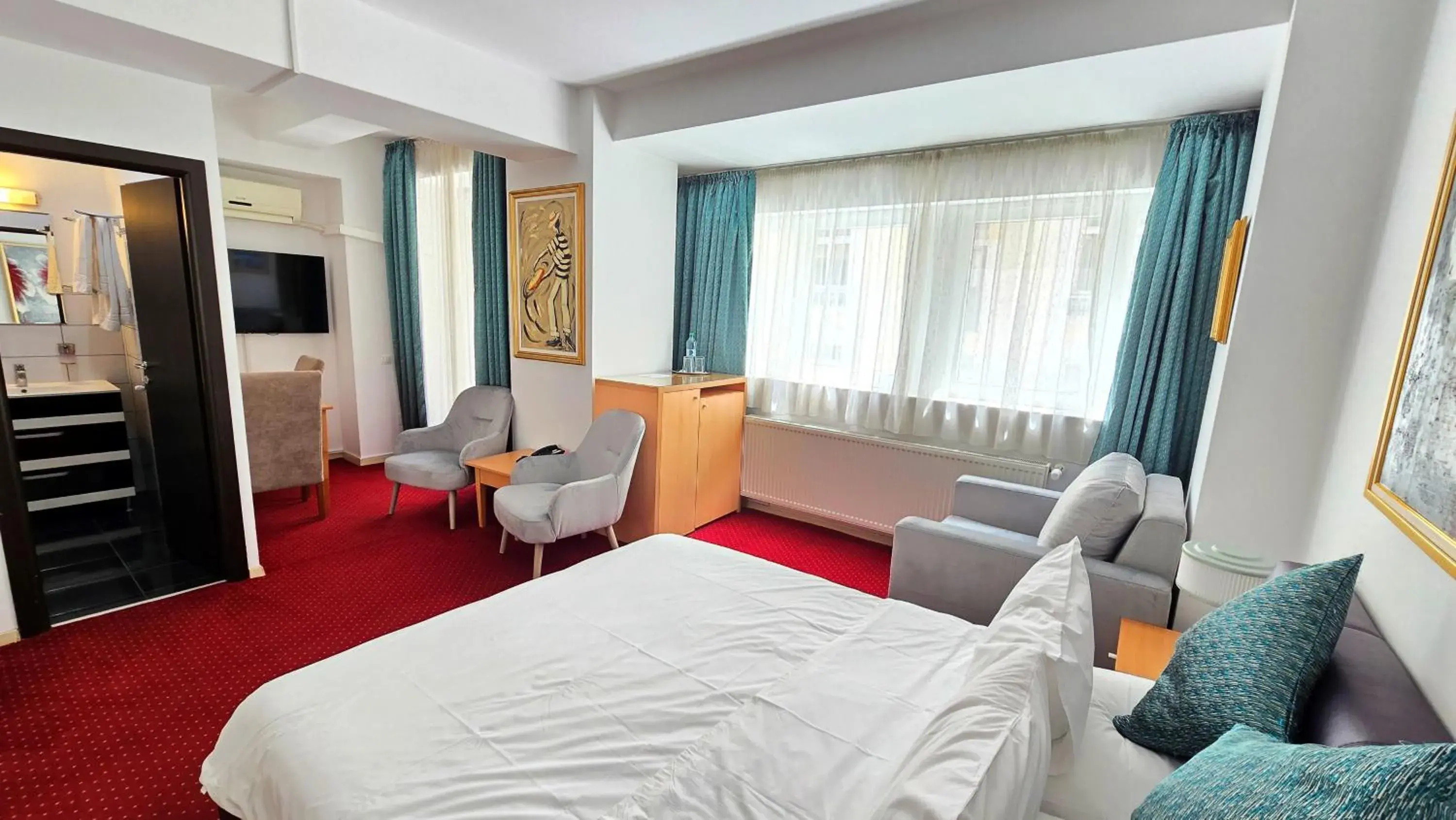 Queen Room with Balcony - single occupancy in Bucur Accommodation Queen Room with Balcony - single occupancy in Bucur Accommodation