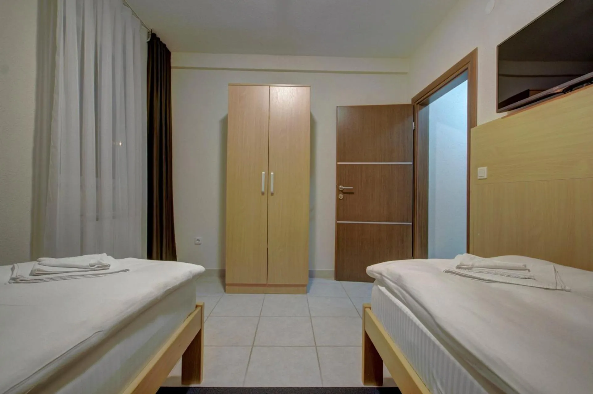 Bed in Tihe Noci Motel