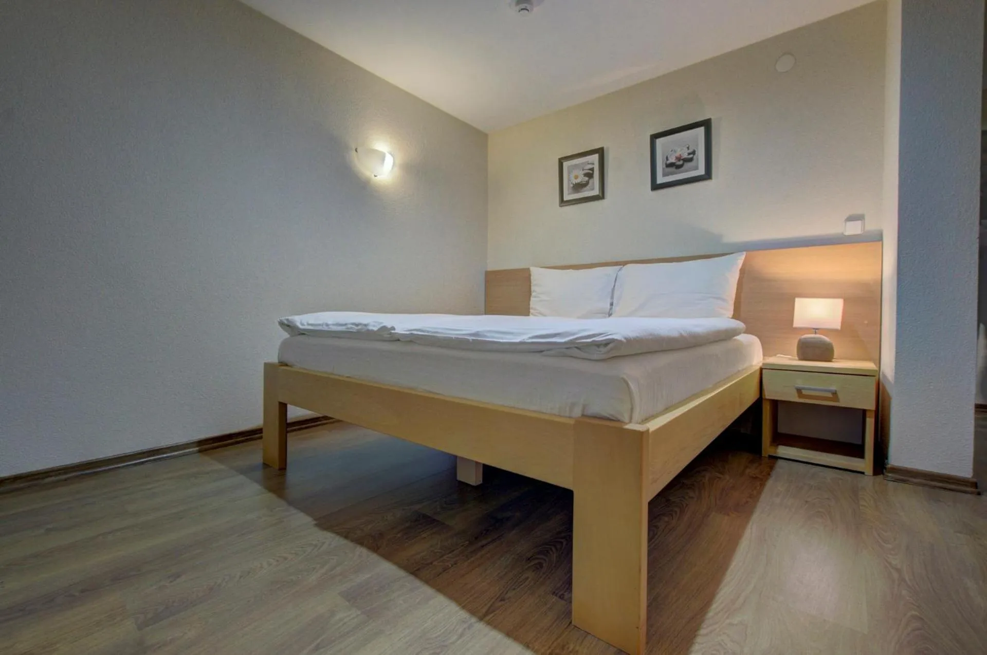 Bed in Tihe Noci Motel